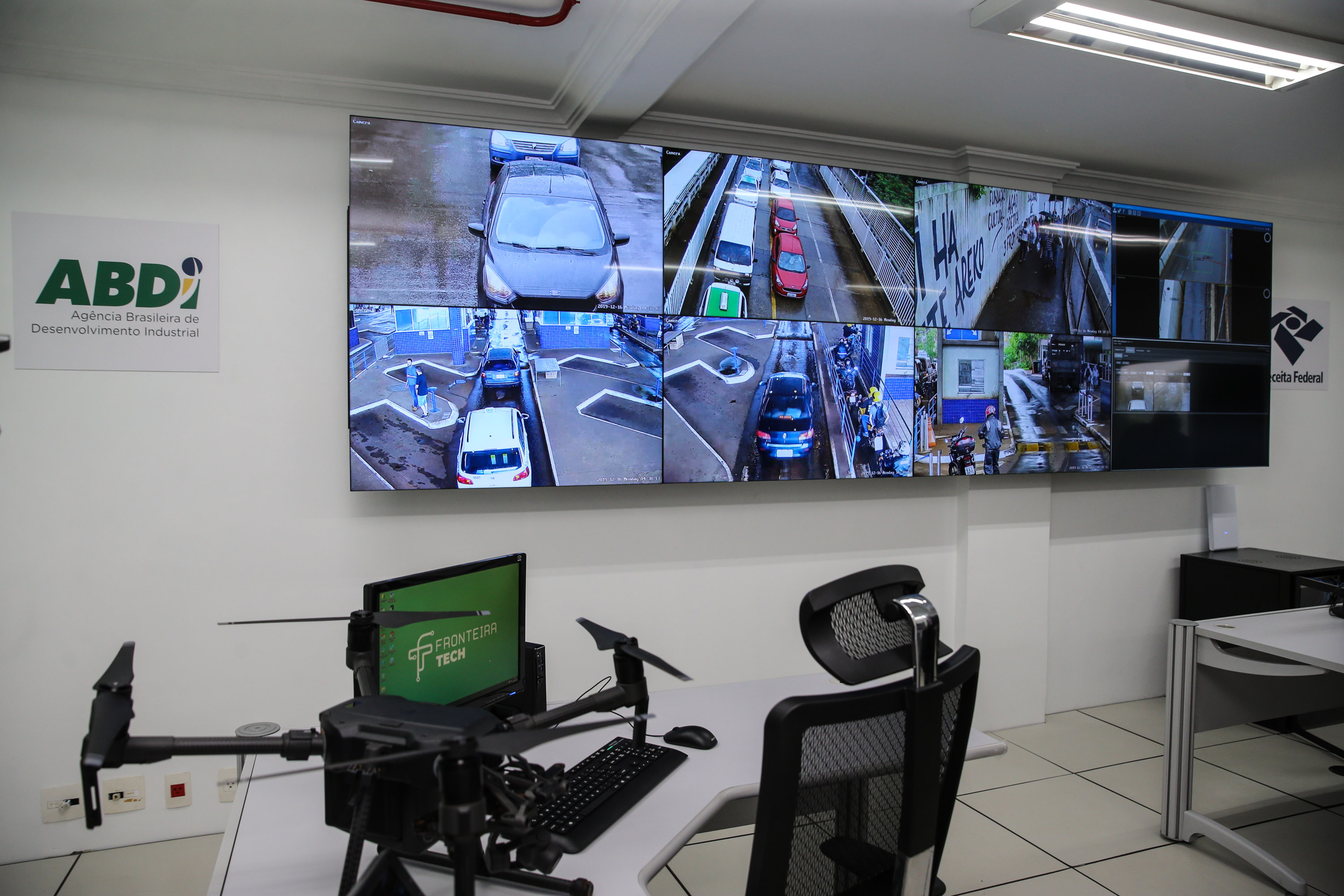 Fronteira Tech O Governador Carlos Massa Ratinho Junior e o ministro da Justiça e Segurança Pública, Sergio Moro, inauguram nesta segunda-feira (16), em Foz do Iguaçu, as operações do Fronteira Tech na Ponte Internacional da Amizade, que liga Foz do Iguaçu/PR à Ciudad del Este/PY. A iniciativa promover o uso de tecnologias digitais com foco na segurança pública. Foz do Iguaçu, 16/12/2019 - Foto: Geraldo Bubniak/AEN