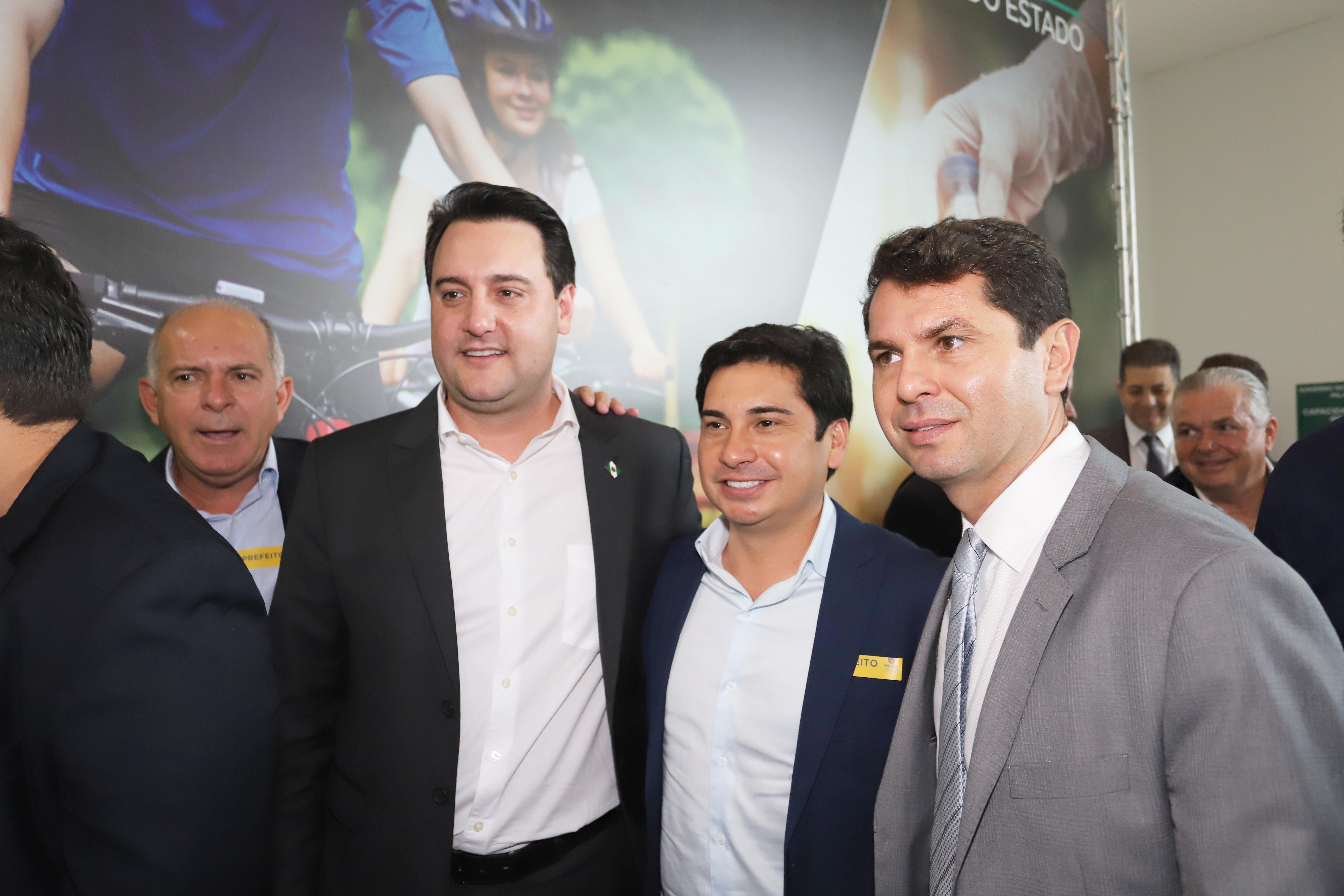 O governador Carlos Massa Ratinho Junior confirmou nesta terça-feira (17), durante evento no Palácio Iguaçu, um grande pacote voltado para o meio ambiente e a sustentabilidade. Foram destinados, entre liberações diretas e convênios, R$ 65 milhões para 149 municípios do Estado. Foto: Arnaldo Alves/AEN