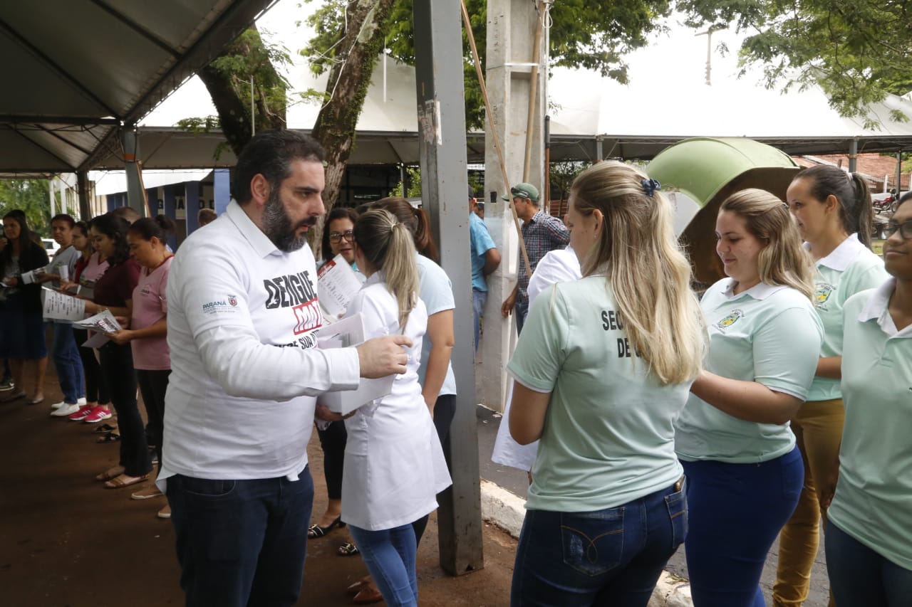 O município de Quinta do Sol, que está em epidemia e com 179 casos confirmados da doença, recebeu o secretário de Estado da Saúde, Beto Preto, que falou com a comunidade, profissionais de saúde sobre a importância de ações e mutirões de limpeza e eliminação de criadouros do mosquito.Foto: Gilson Abreu/AEN