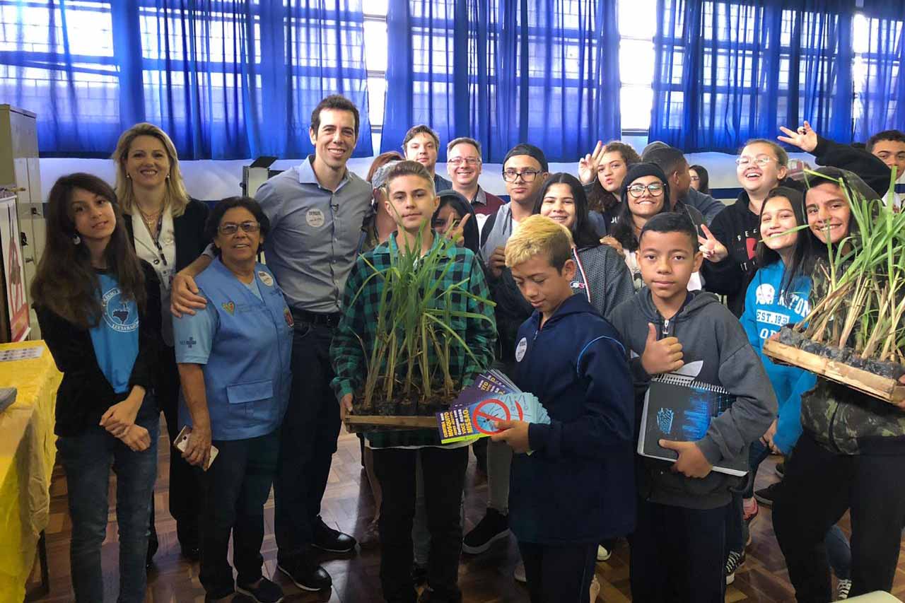 O Governo do Estado mobilizou toda a sua estrutura para ações integradas de combate à dengue, durante esta quarta-feira, 18 de dezembro, dando início a série de atividades que serão realizadas ao longo dos próximos meses.Secretaria da Educação. Foto:SEED