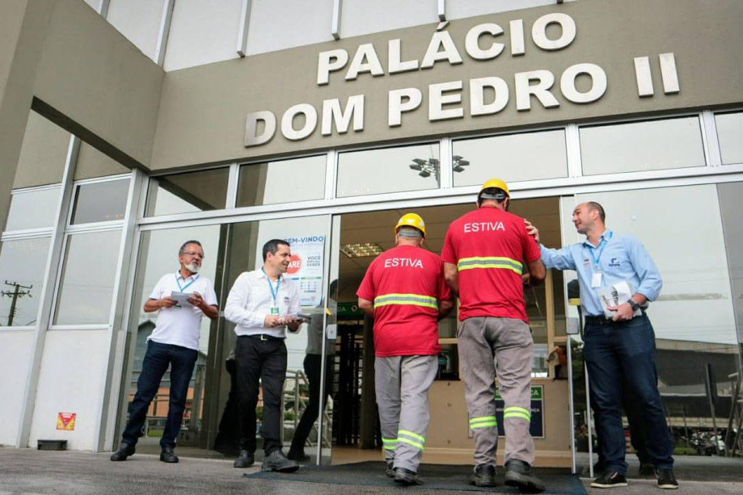 O Governo do Estado mobilizou toda a sua estrutura para ações integradas de combate à dengue, durante esta quarta-feira, 18 de dezembro, dando início a série de atividades que serão realizadas ao longo dos próximos meses.Porto de Paranaguá. Foto: Claudio Neves