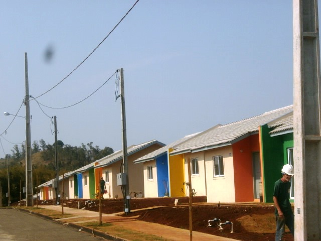 Cohapar, Caixa Econômica e prefeitura inauguraram conjunto habitacional com 128 imóveis em Santo Antônio da Platina, enquanto chaves de 47 unidades do programa Habita Paraná foram entregues à população de Cornélio Procópio.
