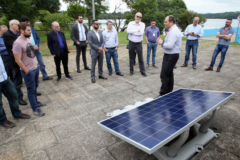 Visita do Comitê do Smart Energy à usina fotovoltaica flutuante da Sanepar. Foto: Sanepar
