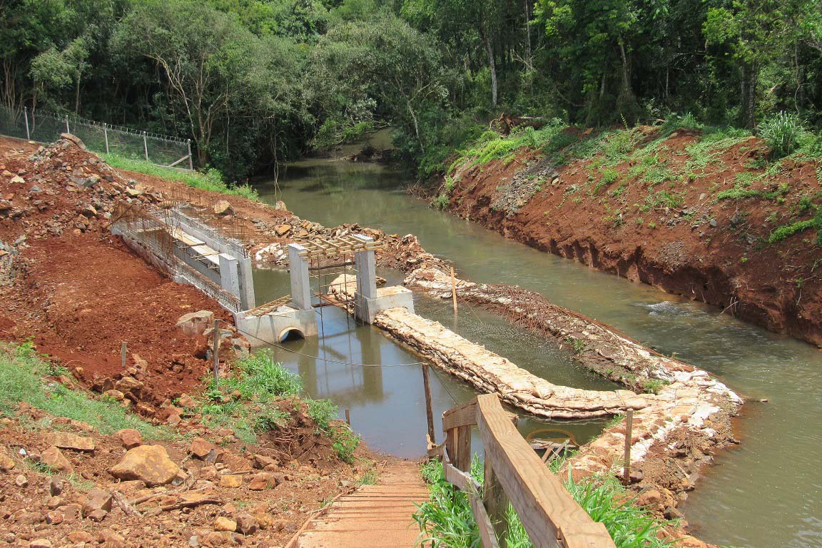 Obras, que seguem dentro do cronograma, ampliam em 25% a produção de água da cidade
Foto: Sanepar