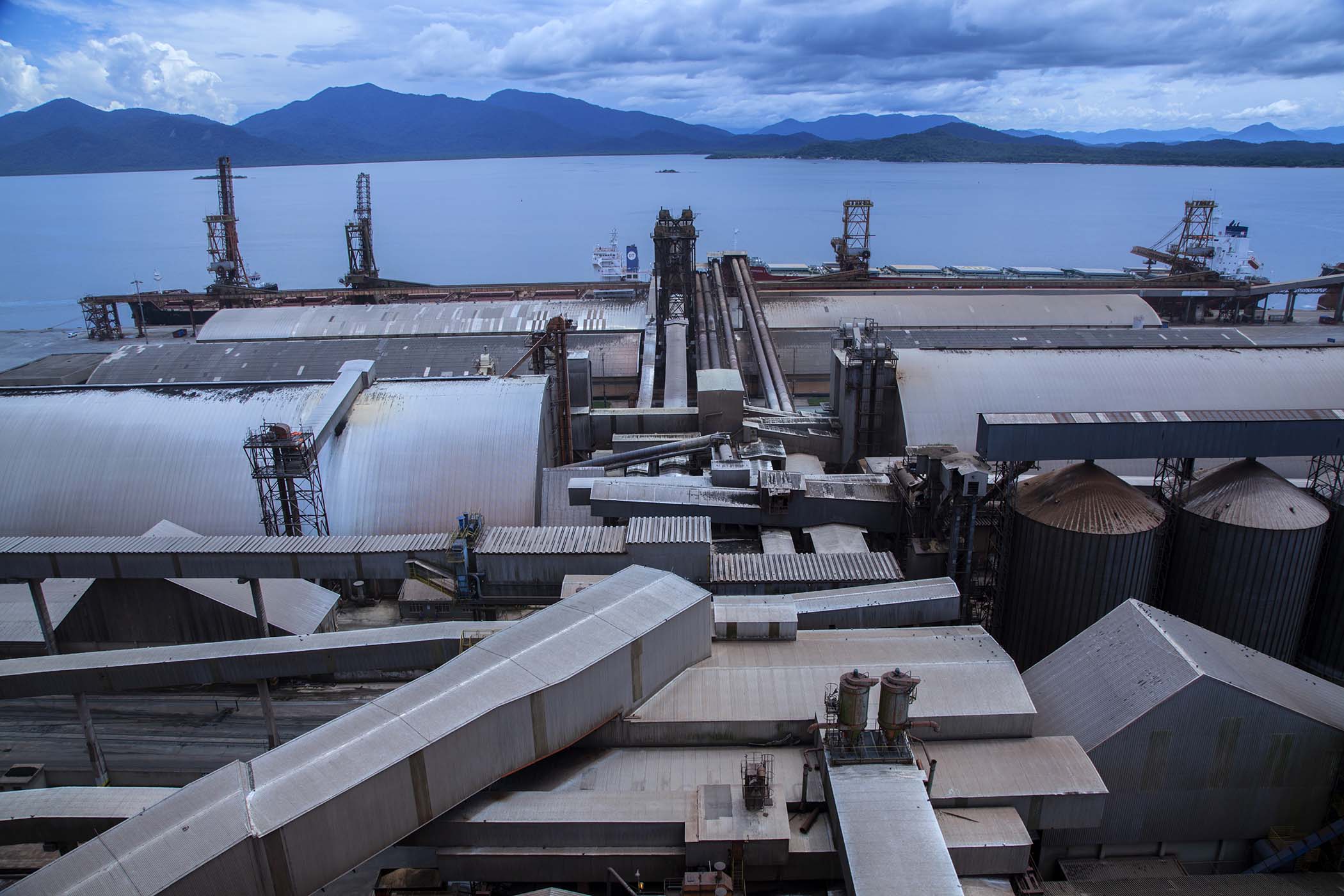 Janeiro é mês em que a produção se desenvolve no campo e a empresa pública Portos do Paraná aproveita para fazer manutenções e se preparar para movimentar a produção quando chegar o período de safra. Os silos públicos e as estruturas de uso comum aos terminais operadores do Corredor de Exportação do Porto de Paranaguá passam por uma revisão para operar a todo vapor, em 2020.Foto: Claudio Neves/Portos do Paraná