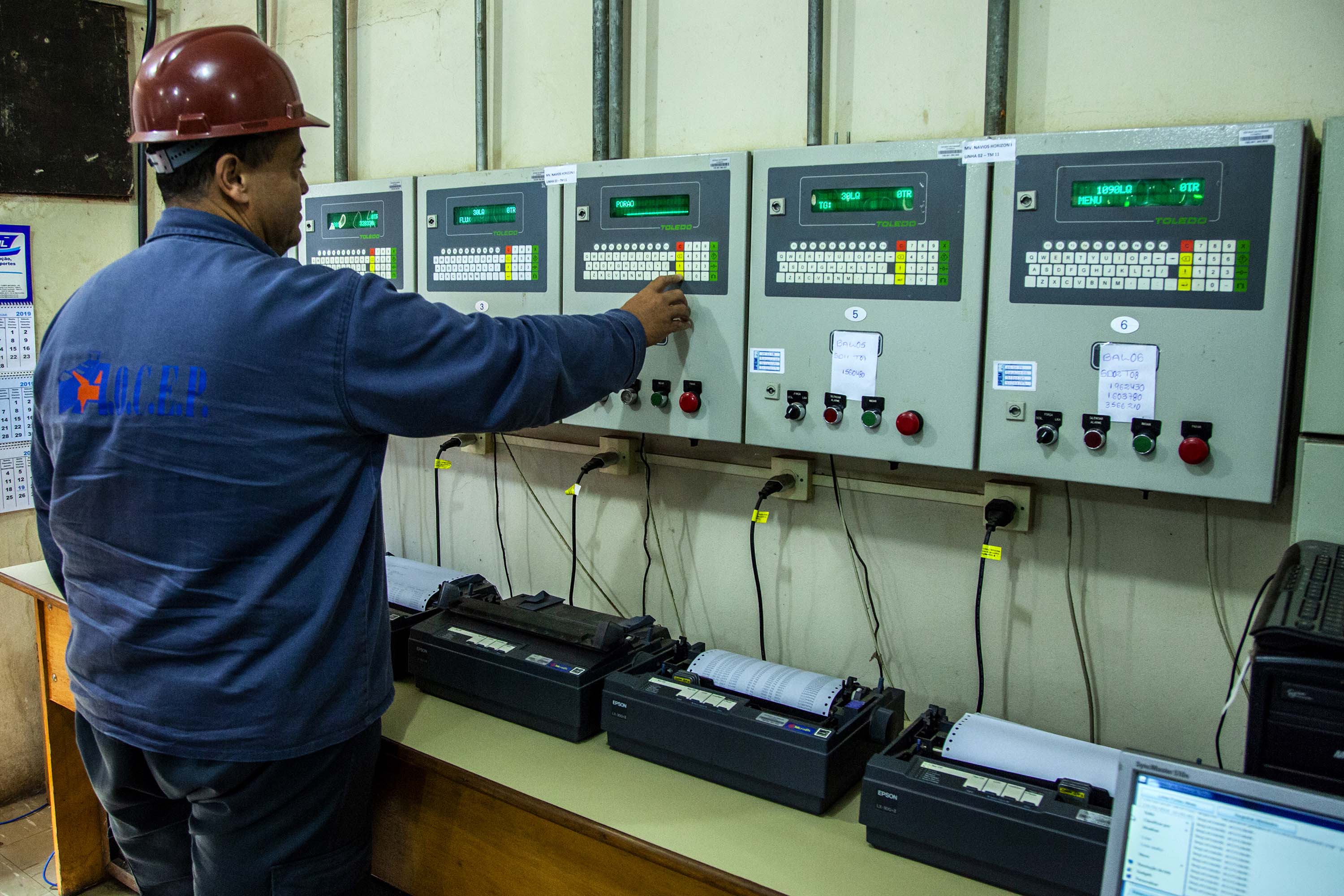 Janeiro é mês em que a produção se desenvolve no campo e a empresa pública Portos do Paraná aproveita para fazer manutenções e se preparar para movimentar a produção quando chegar o período de safra. Os silos públicos e as estruturas de uso comum aos terminais operadores do Corredor de Exportação do Porto de Paranaguá passam por uma revisão para operar a todo vapor, em 2020.Foto: Claudio Neves/Portos do Paraná