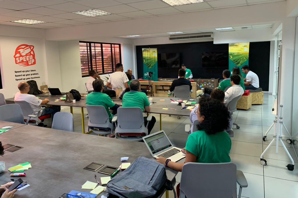 O BRDE Labs promove workshop sobre inovação no agronegócio, e dentro do escopo do Programa aconteceu na quarta-feira (15) o evento “Desafios de Inovação no Agronegócio”. Foram apresentados os principais desafios do agronegócio e as tendências do setor para os representantes das cooperativas participantes, como Cocamar, Copacol e Coopavel.  Foto: BRDE