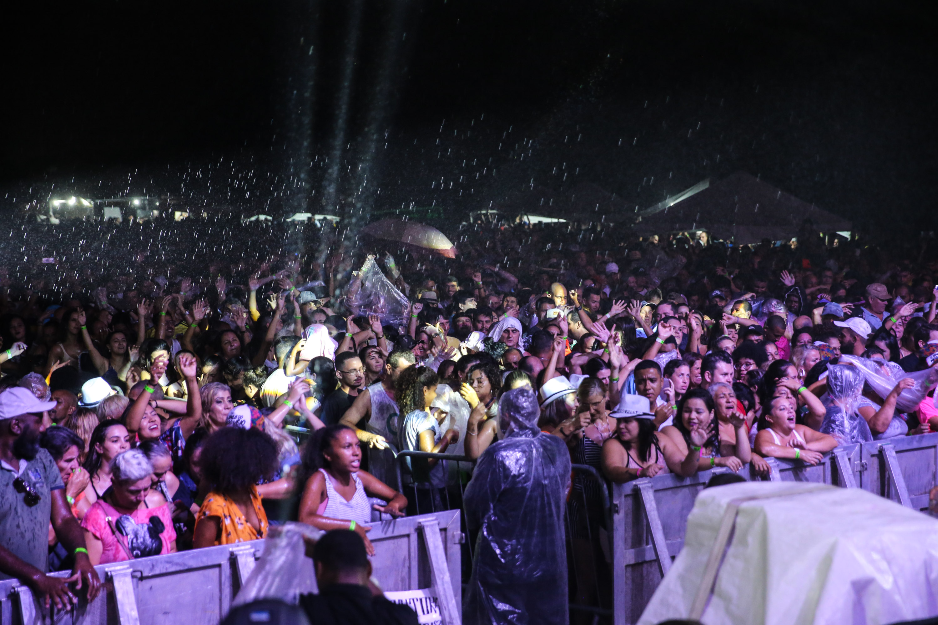 Show de Alexandre Pires em Matinhos nesta sexta-feira (24). O show é gratuitos e faz parte da programação cultural do Verão Maior e são promovidos pelo Governo do Estado em parceria com a Renault do Brasil.    Matinhos, 24/01/2020 -  Foto: Geraldo Bubniak/AEN