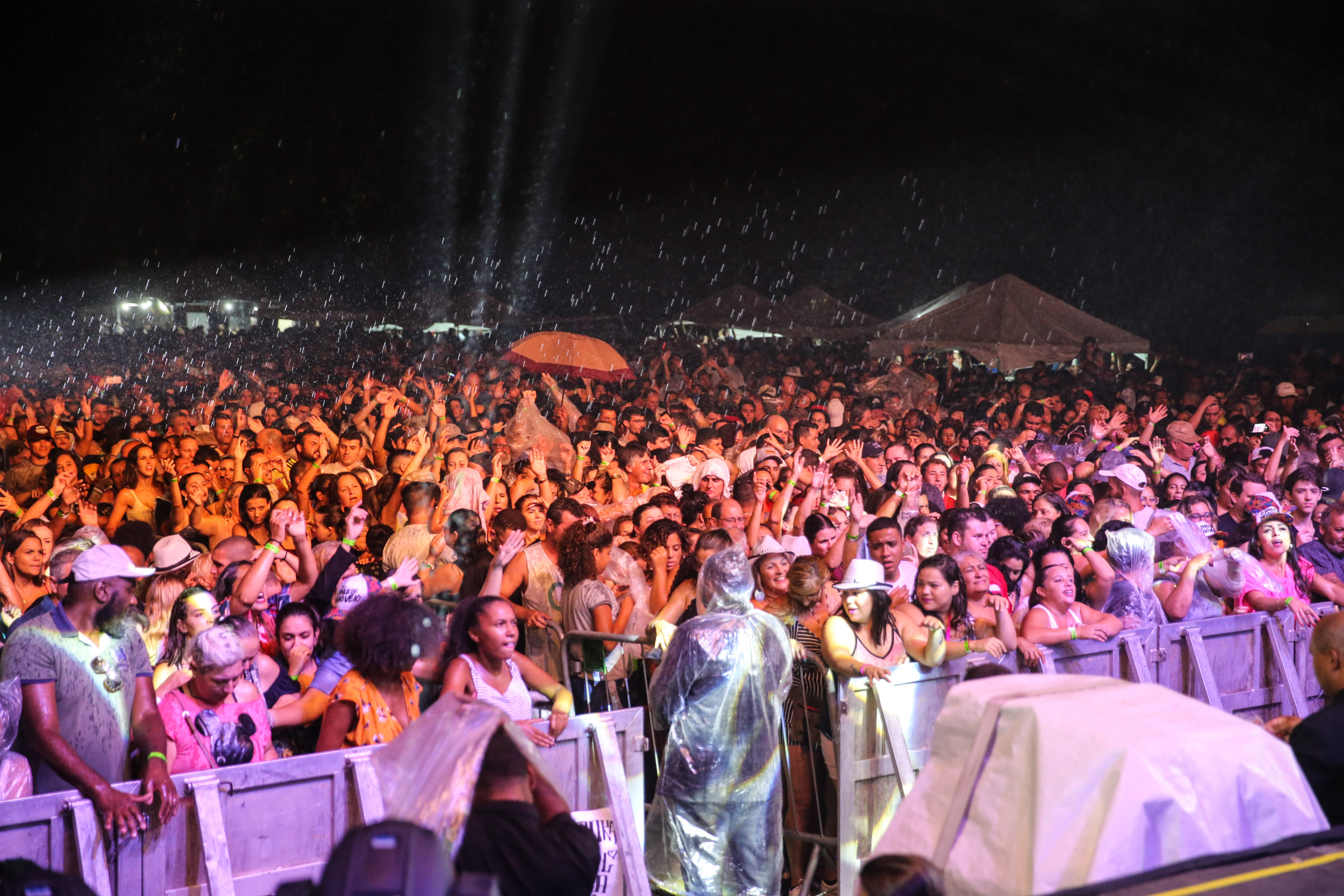 Show de Alexandre Pires em Matinhos nesta sexta-feira (24). O show é gratuitos e faz parte da programação cultural do Verão Maior e são promovidos pelo Governo do Estado em parceria com a Renault do Brasil.    Matinhos, 24/01/2020 -  Foto: Geraldo Bubniak/AEN