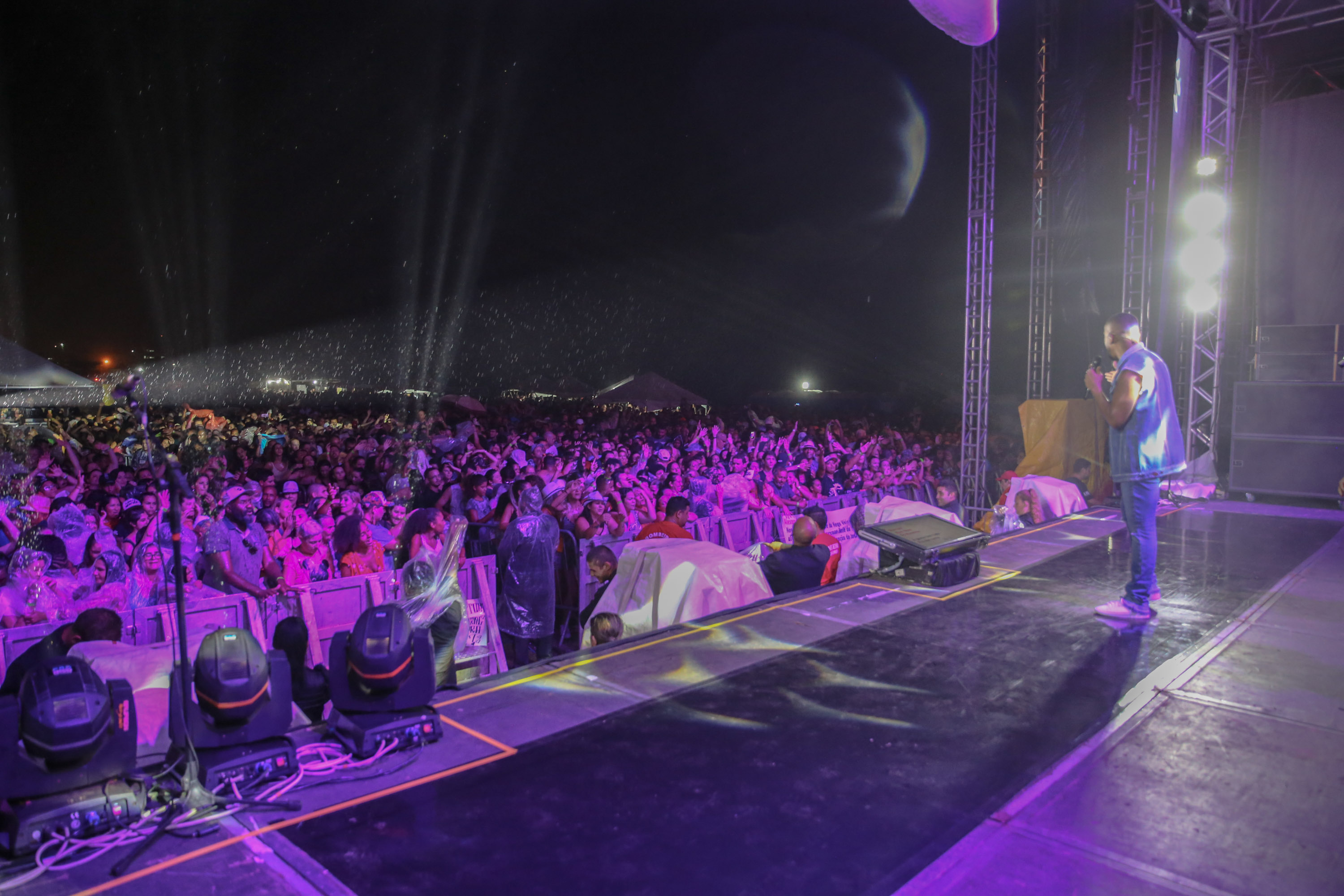 Show de Alexandre Pires em Matinhos nesta sexta-feira (24). O show é gratuitos e faz parte da programação cultural do Verão Maior e são promovidos pelo Governo do Estado em parceria com a Renault do Brasil.    Matinhos, 24/01/2020 -  Foto: Geraldo Bubniak/AEN