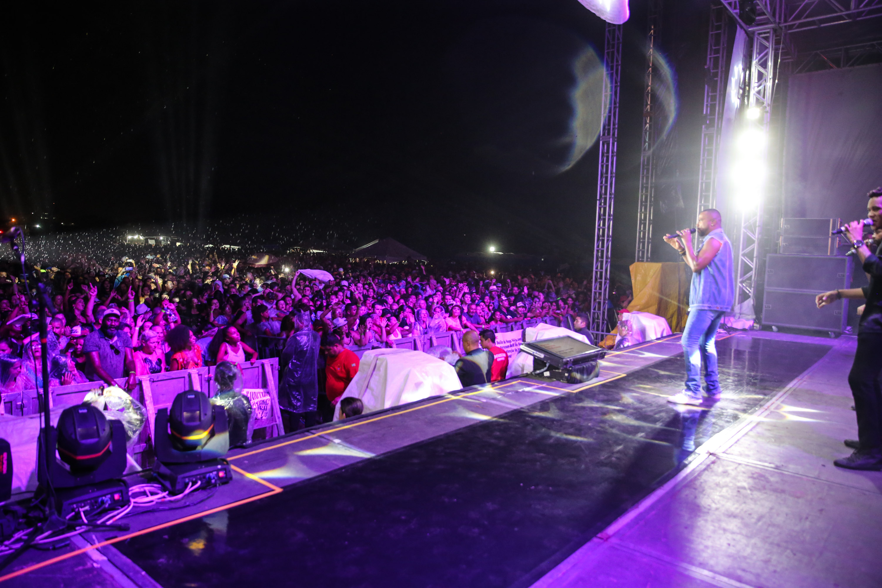 Show de Alexandre Pires em Matinhos nesta sexta-feira (24). O show é gratuitos e faz parte da programação cultural do Verão Maior e são promovidos pelo Governo do Estado em parceria com a Renault do Brasil.    Matinhos, 24/01/2020 -  Foto: Geraldo Bubniak/AEN