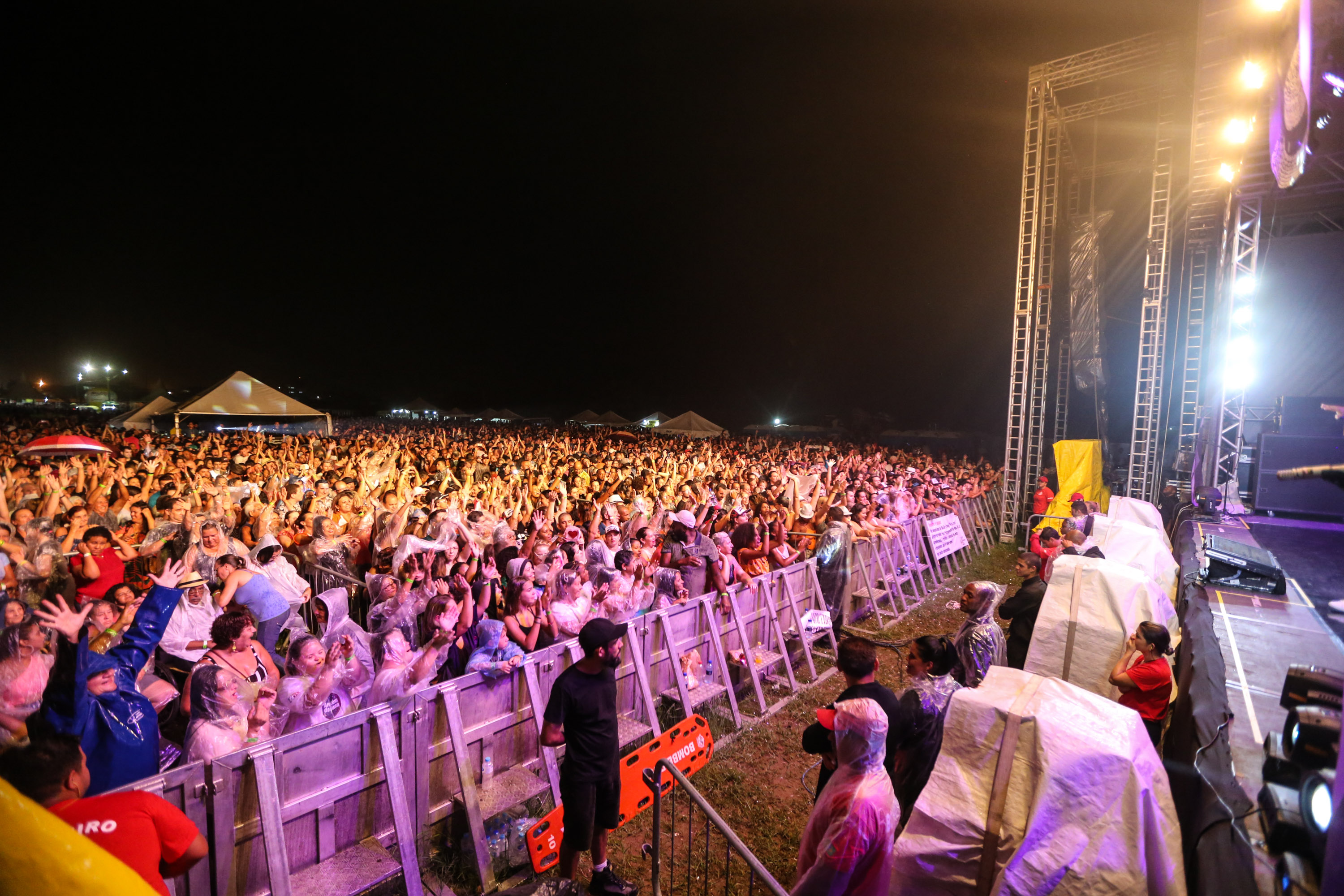 Show de Alexandre Pires em Matinhos nesta sexta-feira (24). O show é gratuitos e faz parte da programação cultural do Verão Maior e são promovidos pelo Governo do Estado em parceria com a Renault do Brasil.    Matinhos, 24/01/2020 -  Foto: Geraldo Bubniak/AEN