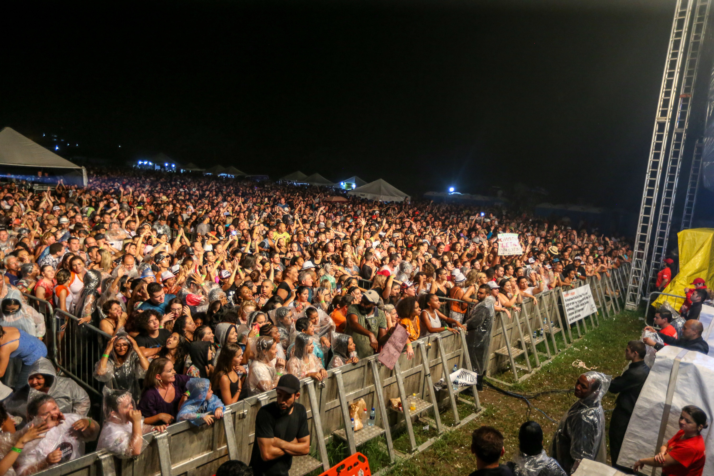Show de Alexandre Pires em Matinhos nesta sexta-feira (24). O show é gratuitos e faz parte da programação cultural do Verão Maior e são promovidos pelo Governo do Estado em parceria com a Renault do Brasil.    Matinhos, 24/01/2020 -  Foto: Geraldo Bubniak/AEN