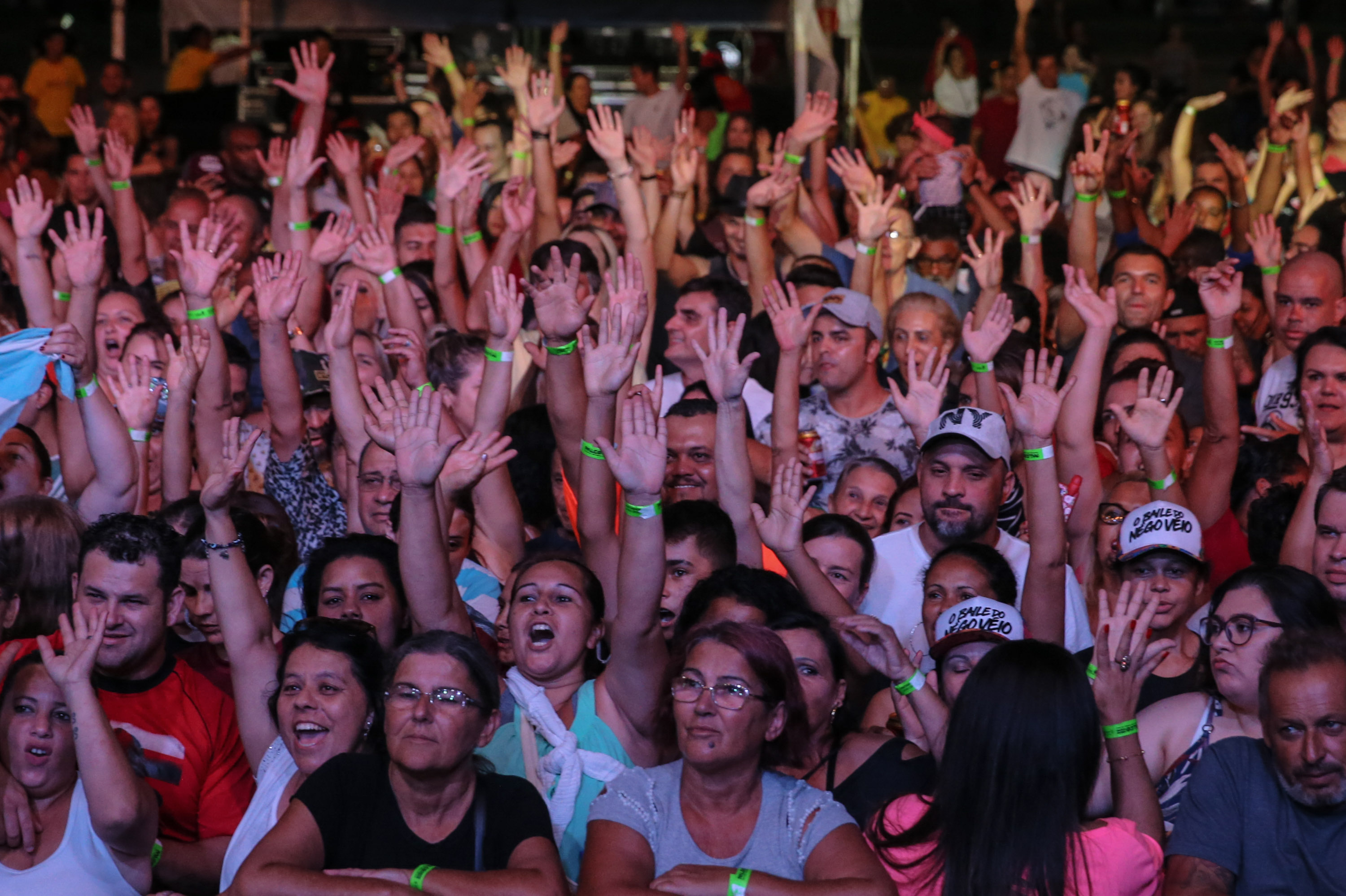Show de Alexandre Pires em Matinhos nesta sexta-feira (24). O show é gratuitos e faz parte da programação cultural do Verão Maior e são promovidos pelo Governo do Estado em parceria com a Renault do Brasil.    Matinhos, 24/01/2020 -  Foto: Geraldo Bubniak/AEN