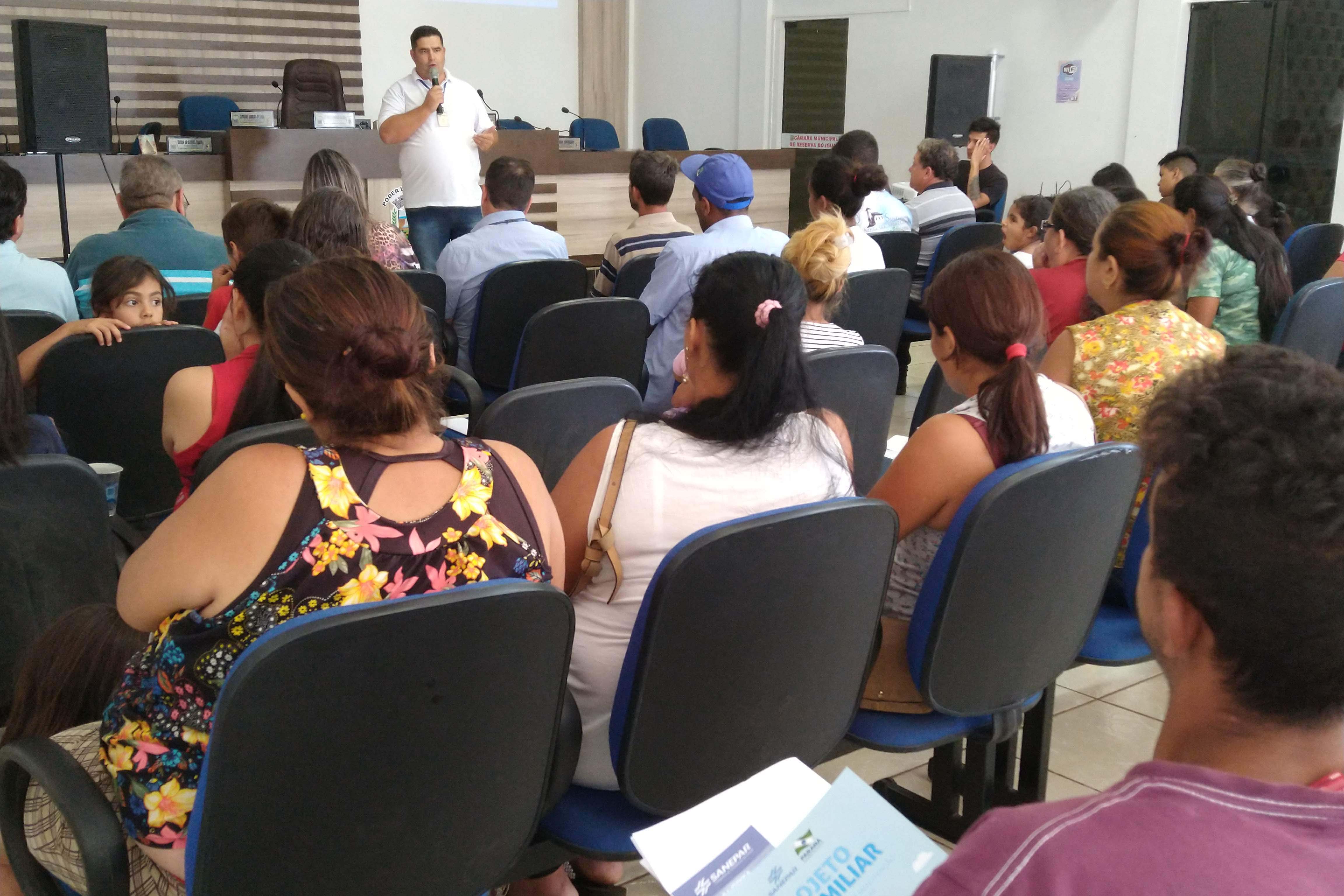 Representando a Diretoria de Investimentos da Sanepar, Glauberson Rocha fala sobre o Programa Caixa D'Água Boa. Foto:Sanepar