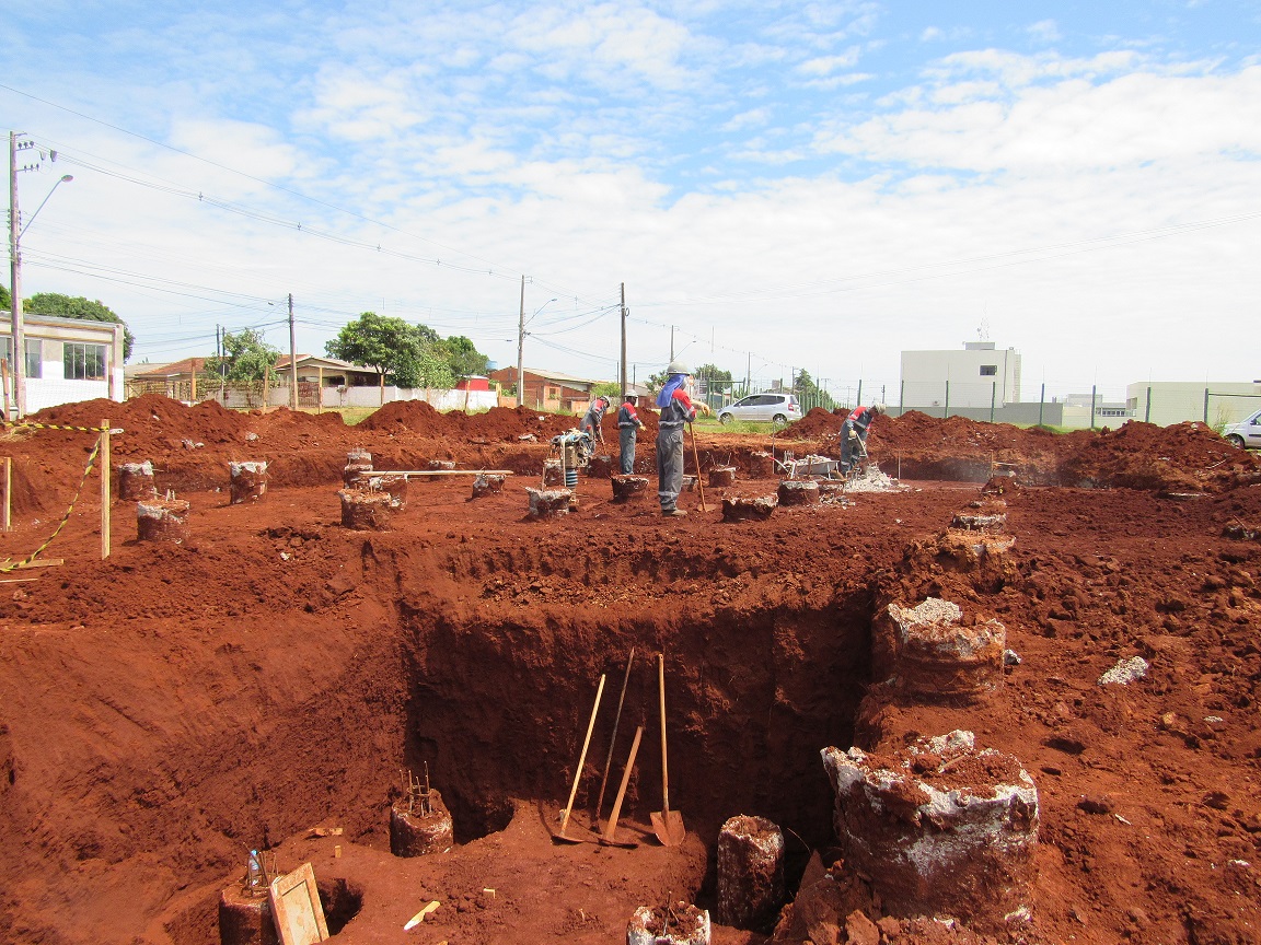 As obras de implantação de mais um reservatório de água para Cascavel tiveram início na primeira quinzena de janeiro. A nova unidade terá capacidade para armazenar 2 milhões de litros de água e vai beneficiar diretamente aos moradores na região Norte da cidade. Com esse empreendimento, a Sanepar amplia em 200% a capacidade de reservação dos bairros que integram a região.  -  Cascavel, 29/01/2020  - Foto: Divulgação Sanepar