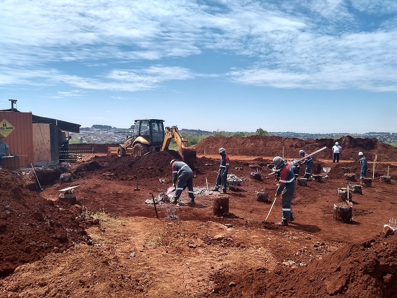 As obras de implantação de mais um reservatório de água para Cascavel tiveram início na primeira quinzena de janeiro. A nova unidade terá capacidade para armazenar 2 milhões de litros de água e vai beneficiar diretamente aos moradores na região Norte da cidade. Com esse empreendimento, a Sanepar amplia em 200% a capacidade de reservação dos bairros que integram a região.  -  Cascavel, 29/01/2020  - Foto: Divulgação Sanepar