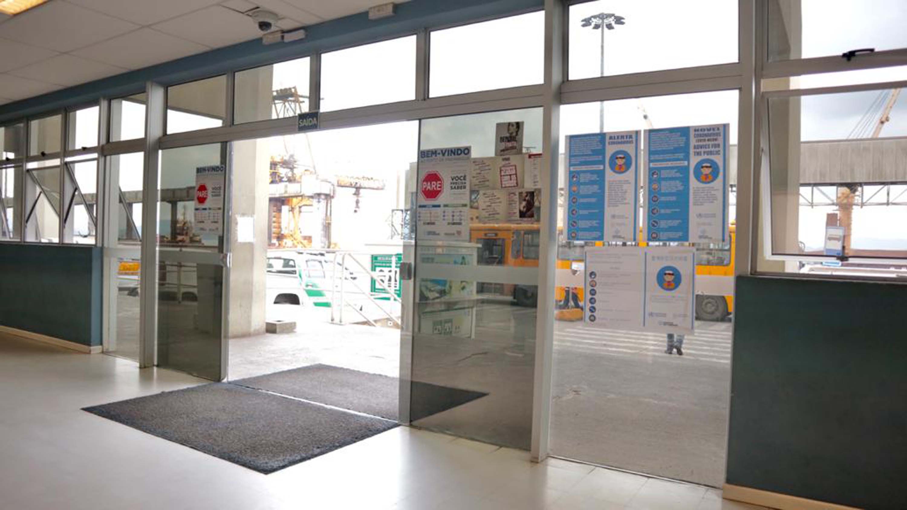 A empresa pública Portos do Paraná intensificou as medidas sanitárias e práticas de controle de tripulação para minimizar os riscos de infecção pelo novo coronavírus. Seguindo regulamentações sanitárias internacionais, a autoridade portuária segue um protocolo diferenciado para embarcações e tripulantes vindos das áreas epidêmicas.