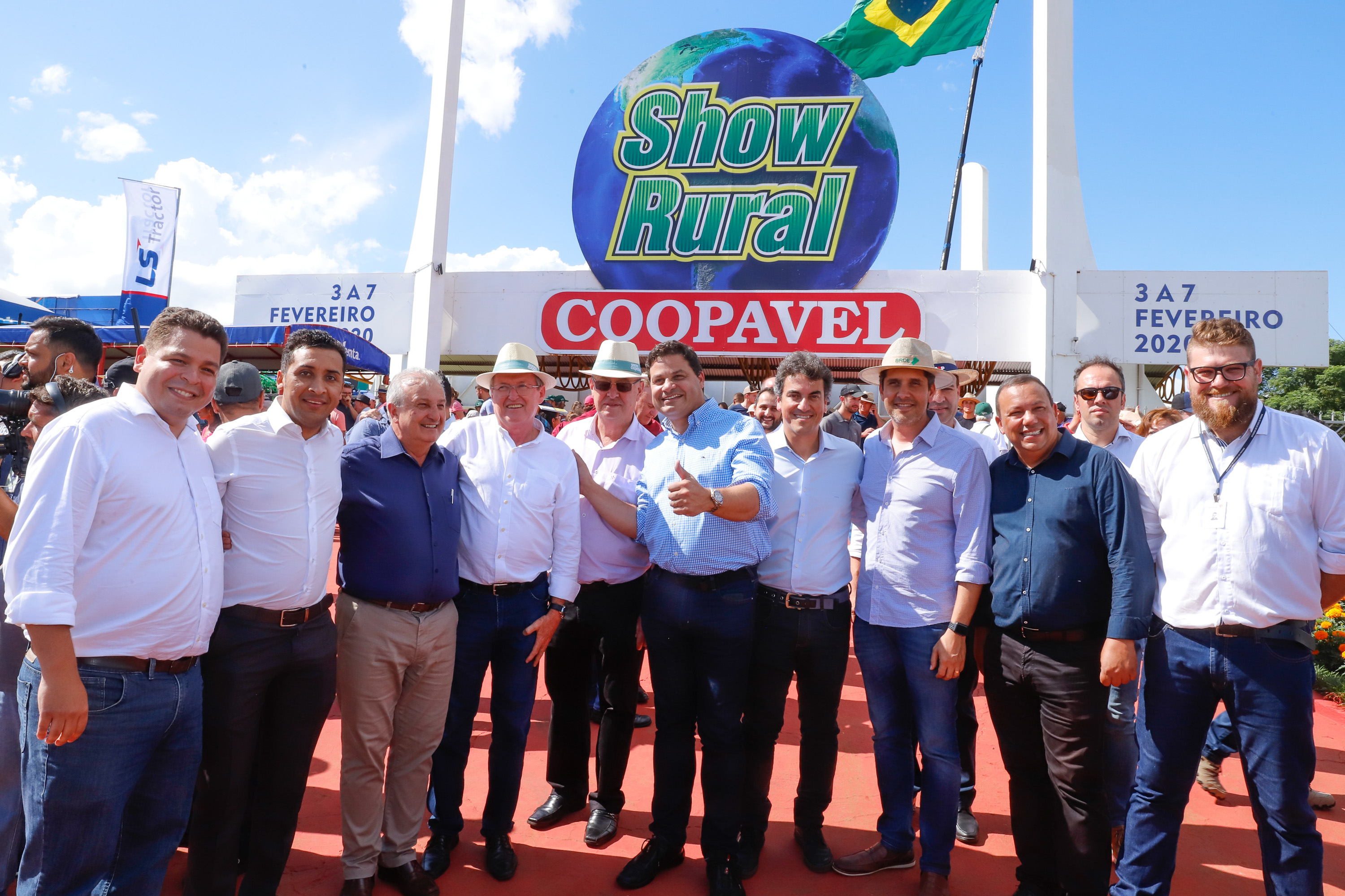 Trevo Cataratas, duplicação na BR-277 e aumento da capacidade de escoamento da Ferroeste vão mudar a realidade de Cascavel e região. Anúncios foram feitos nesta quarta-feira (05) no Show Rural Coopavel.
Foto: Rodrigo Felix Leal
