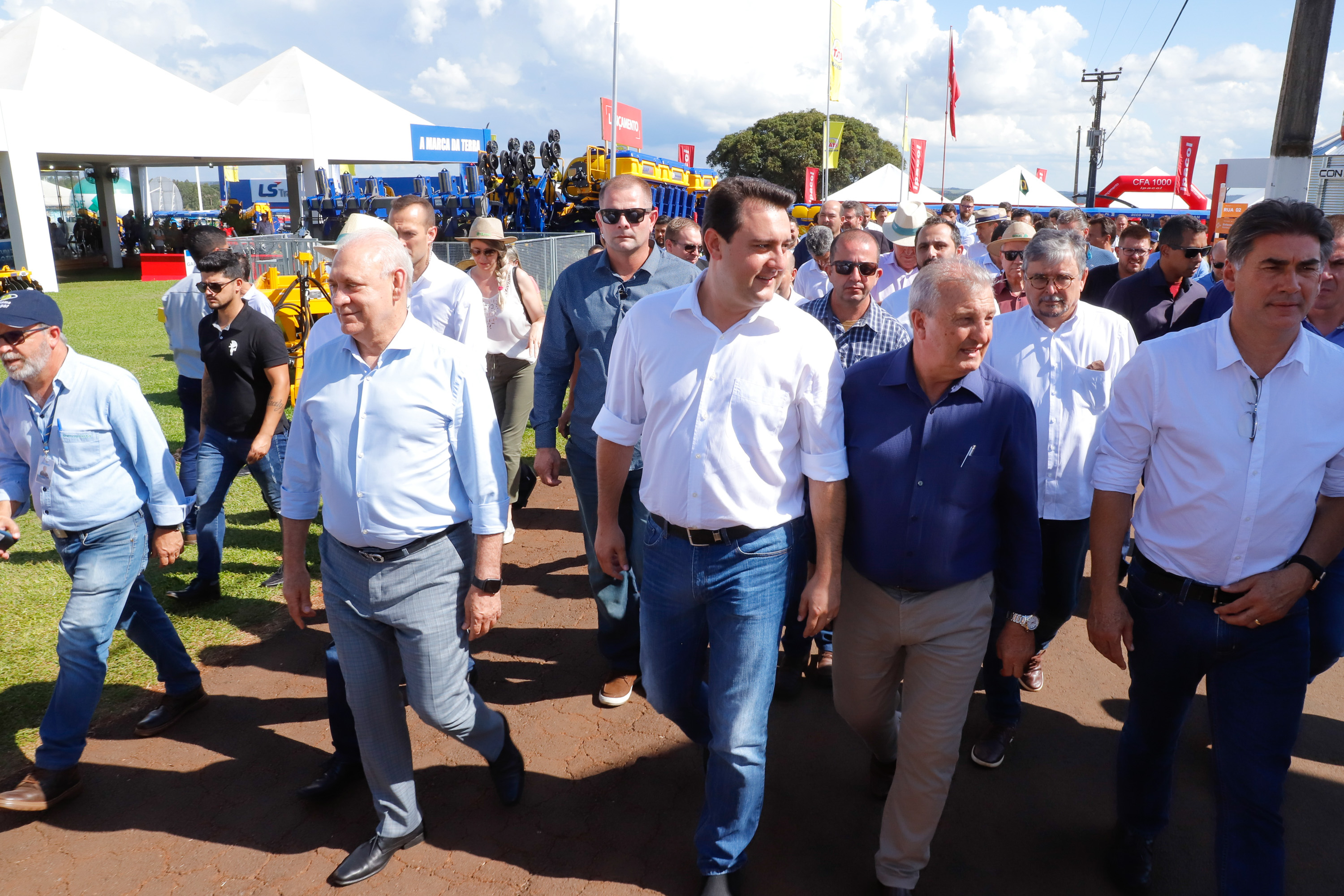 Trevo Cataratas, duplicação na BR-277 e aumento da capacidade de escoamento da Ferroeste vão mudar a realidade de Cascavel e região. Anúncios foram feitos nesta quarta-feira (05) no Show Rural Coopavel.
Foto: Rodrigo Felix Leal