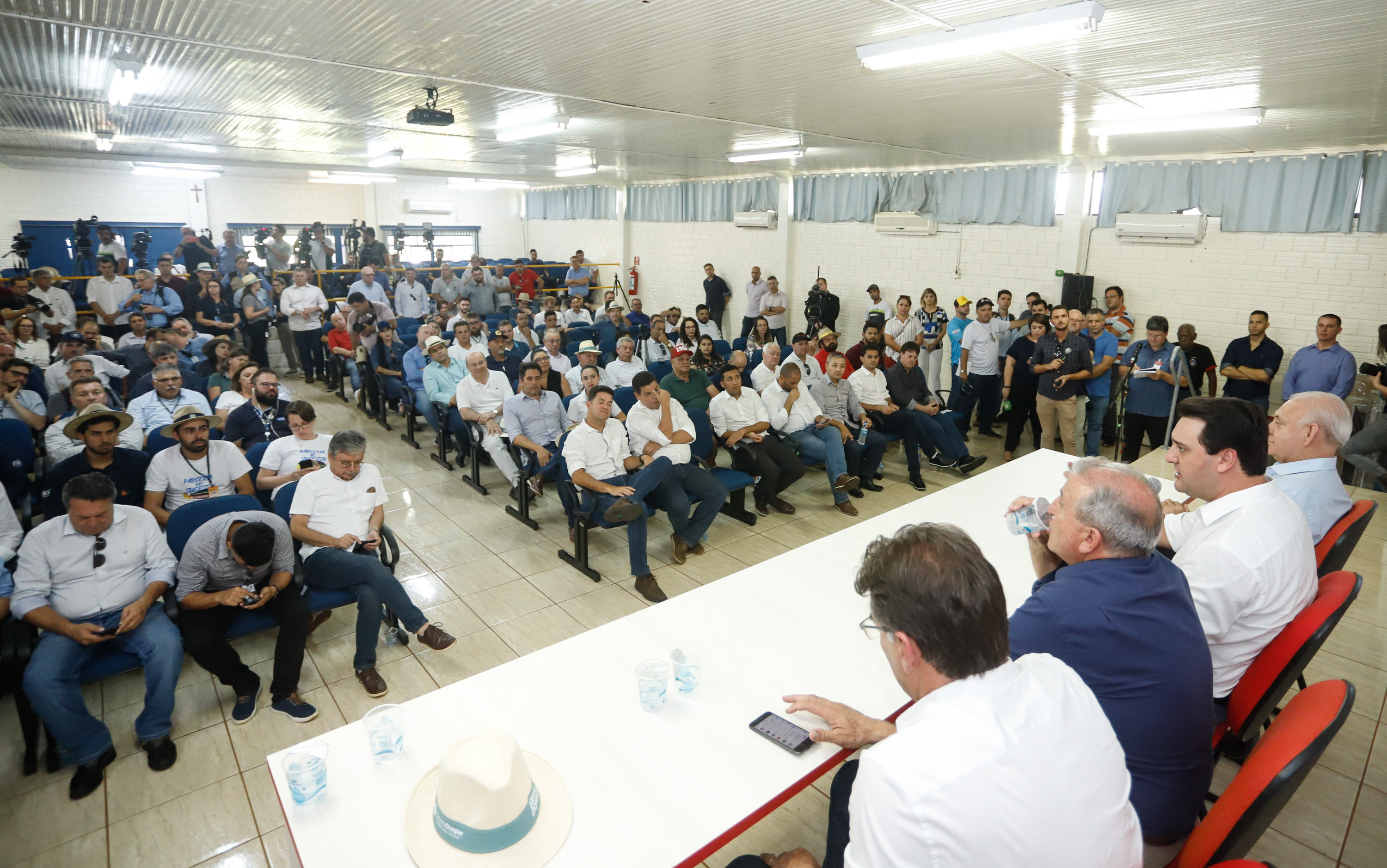Trevo Cataratas, duplicação na BR-277 e aumento da capacidade de escoamento da Ferroeste vão mudar a realidade de Cascavel e região. Anúncios foram feitos nesta quarta-feira (05) no Show Rural Coopavel.
Foto: Rodrigo Felix Leal