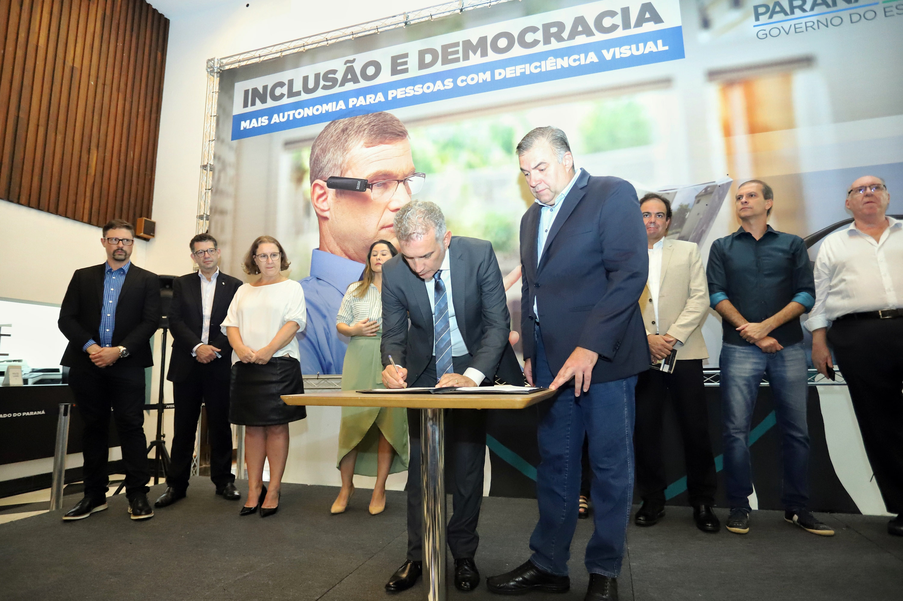 A Biblioteca Pública do Paraná (BPP) recebe nesta terça-feira (06) a mais moderna tecnologia de visão artificial do mundo, que beneficiará cegos e pessoas com visão reduzida