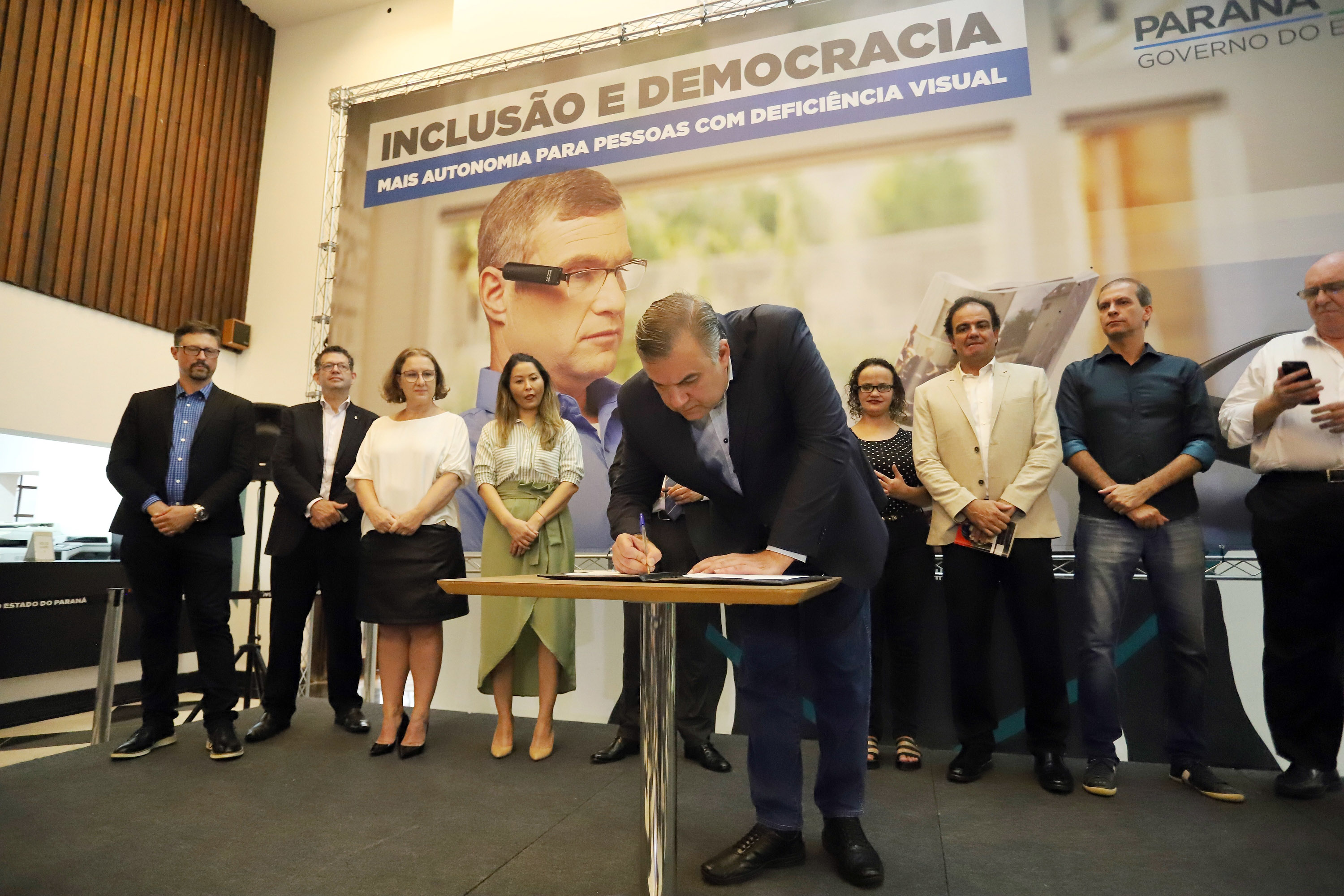 A Biblioteca Pública do Paraná (BPP) recebe nesta terça-feira (06) a mais moderna tecnologia de visão artificial do mundo, que beneficiará cegos e pessoas com visão reduzida