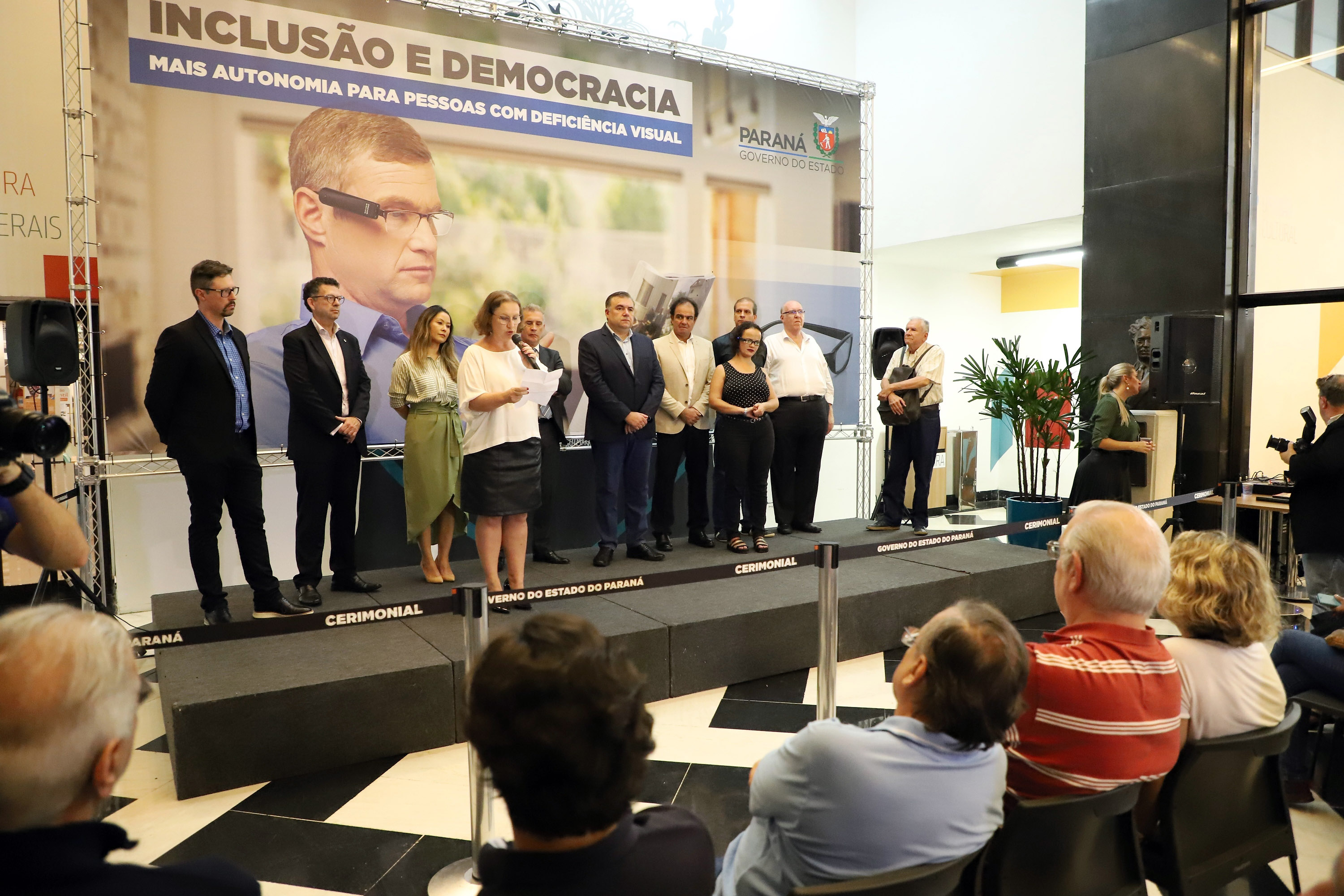 A Biblioteca Pública do Paraná (BPP) recebe nesta terça-feira (06) a mais moderna tecnologia de visão artificial do mundo, que beneficiará cegos e pessoas com visão reduzida