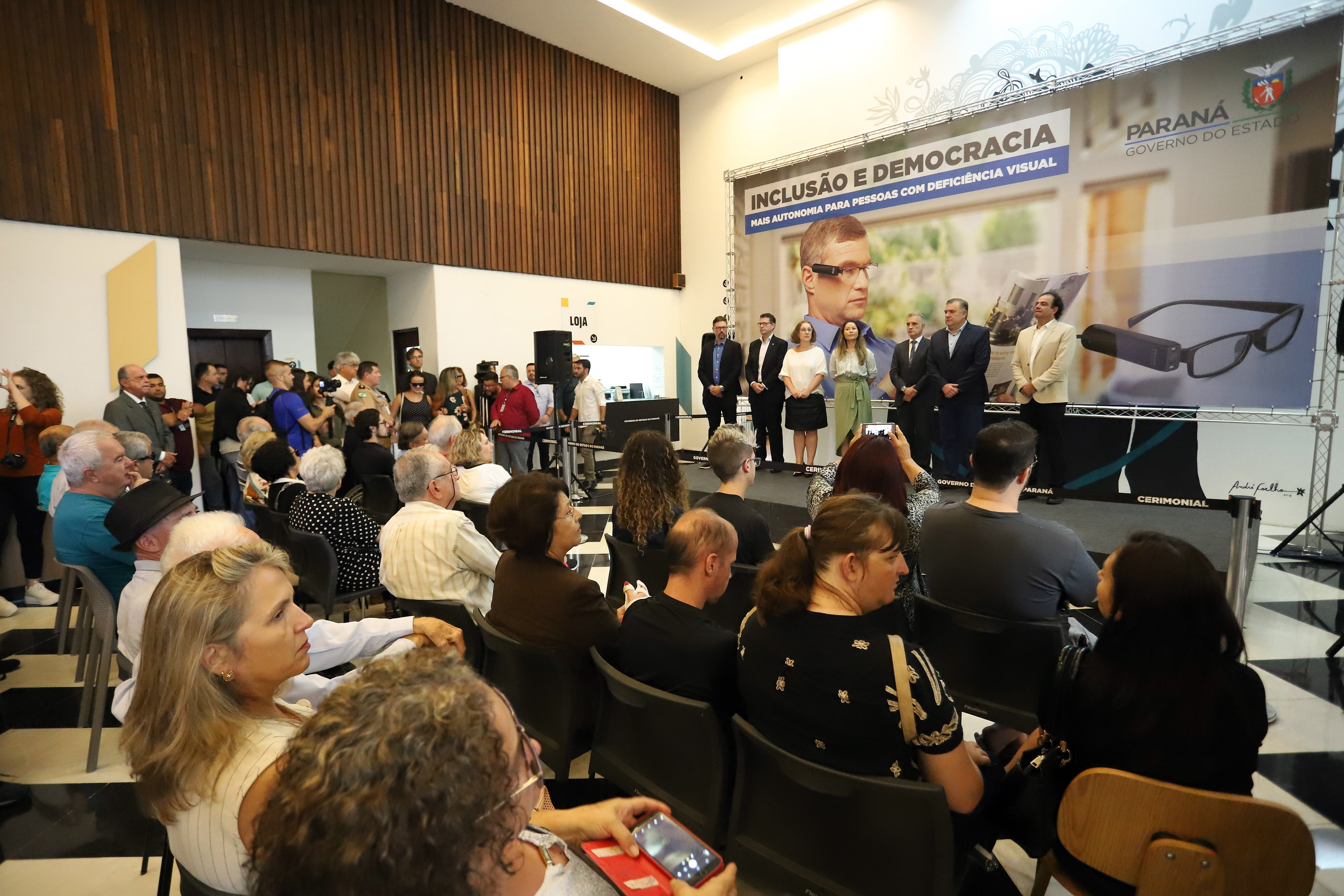 A Biblioteca Pública do Paraná (BPP) recebe nesta terça-feira (06) a mais moderna tecnologia de visão artificial do mundo, que beneficiará cegos e pessoas com visão reduzida