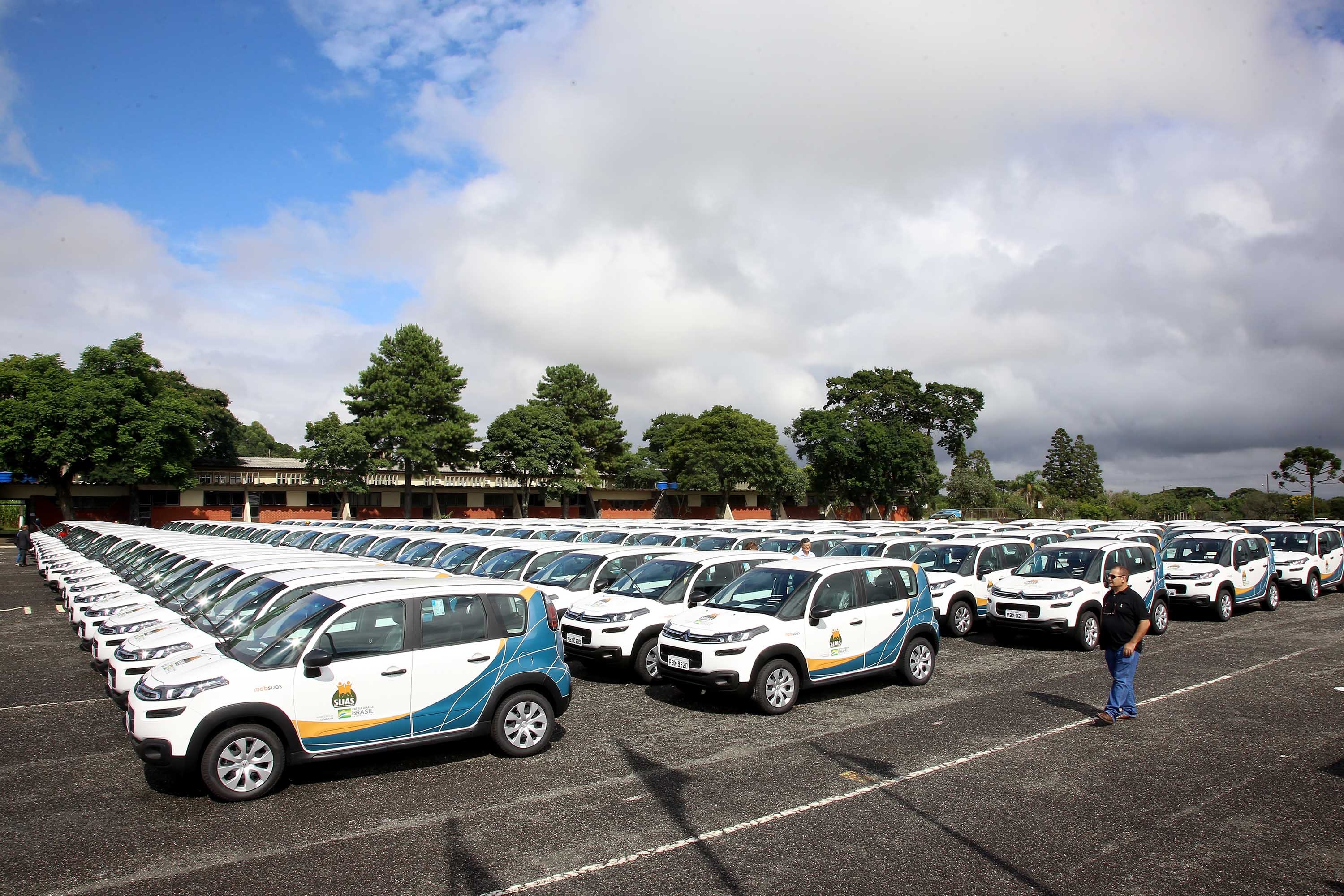 A Rede de Proteção Social e Especial Básica do Paraná ganhou reforço nesta sexta-feira (07), com o repasse de 222 carros e 15 micro-ônibus para 167 municípios do Estado