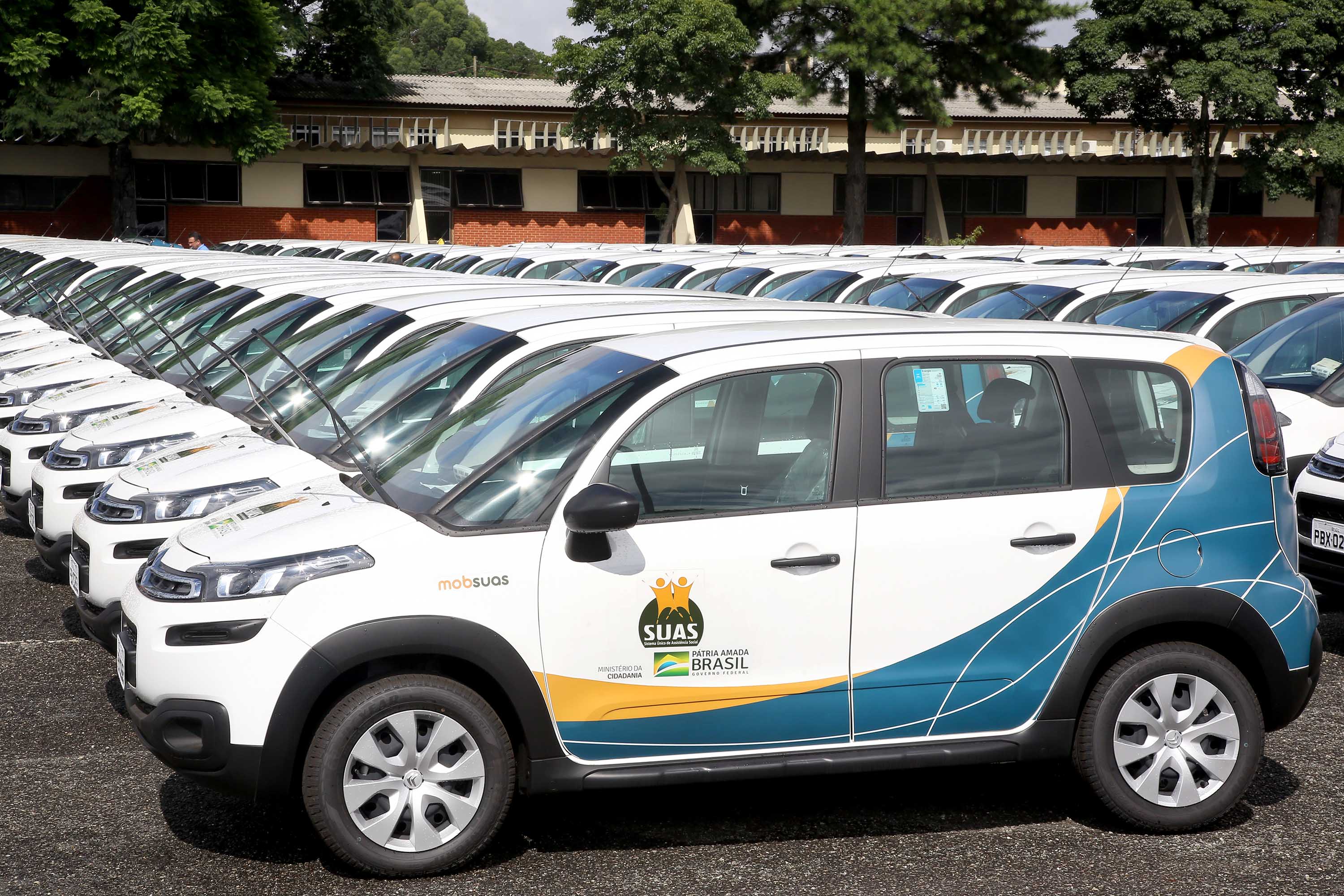 A Rede de Proteção Social e Especial Básica do Paraná ganhou reforço nesta sexta-feira (07), com o repasse de 222 carros e 15 micro-ônibus para 167 municípios do Estado