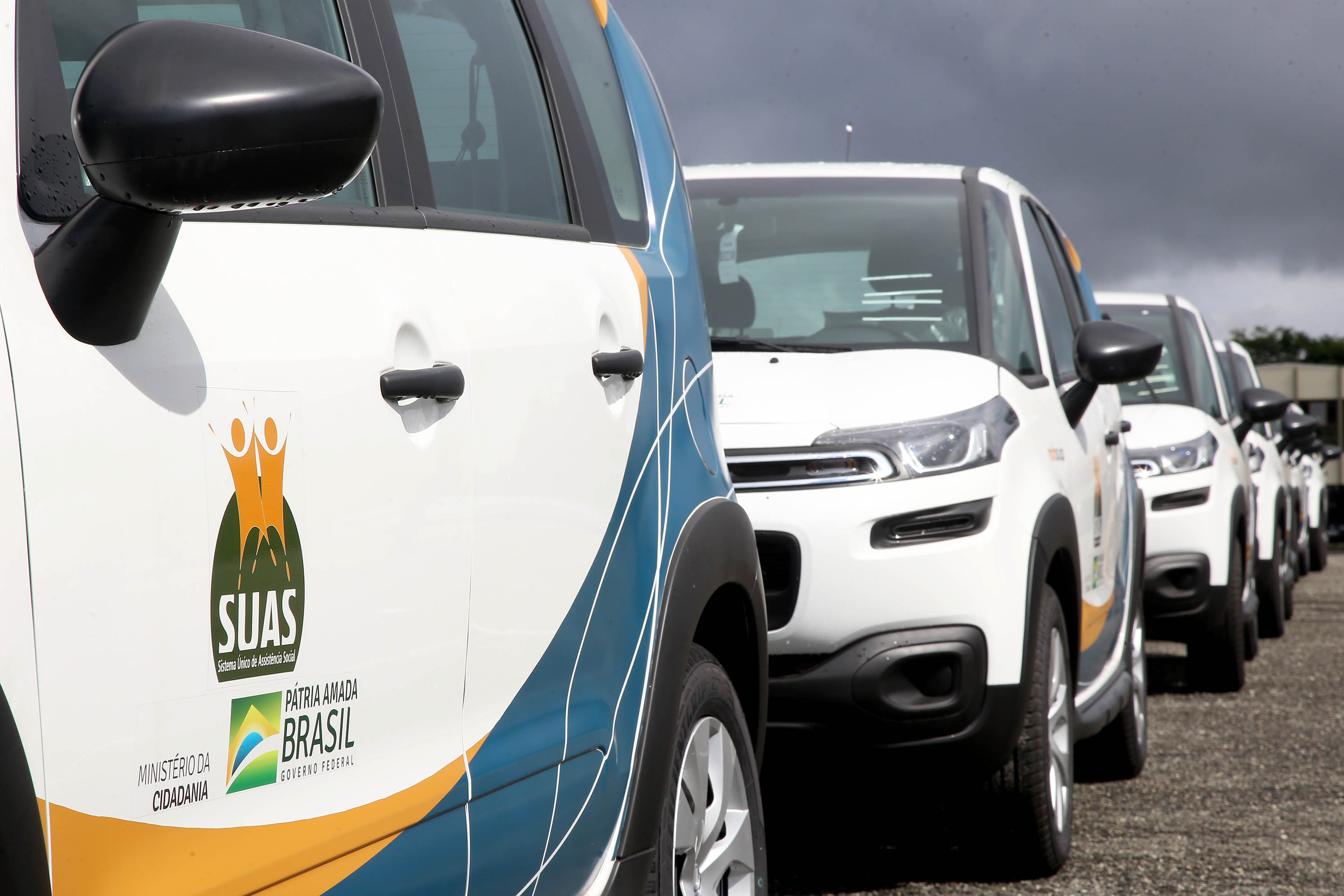 A Rede de Proteção Social e Especial Básica do Paraná ganhou reforço nesta sexta-feira (07), com o repasse de 222 carros e 15 micro-ônibus para 167 municípios do Estado