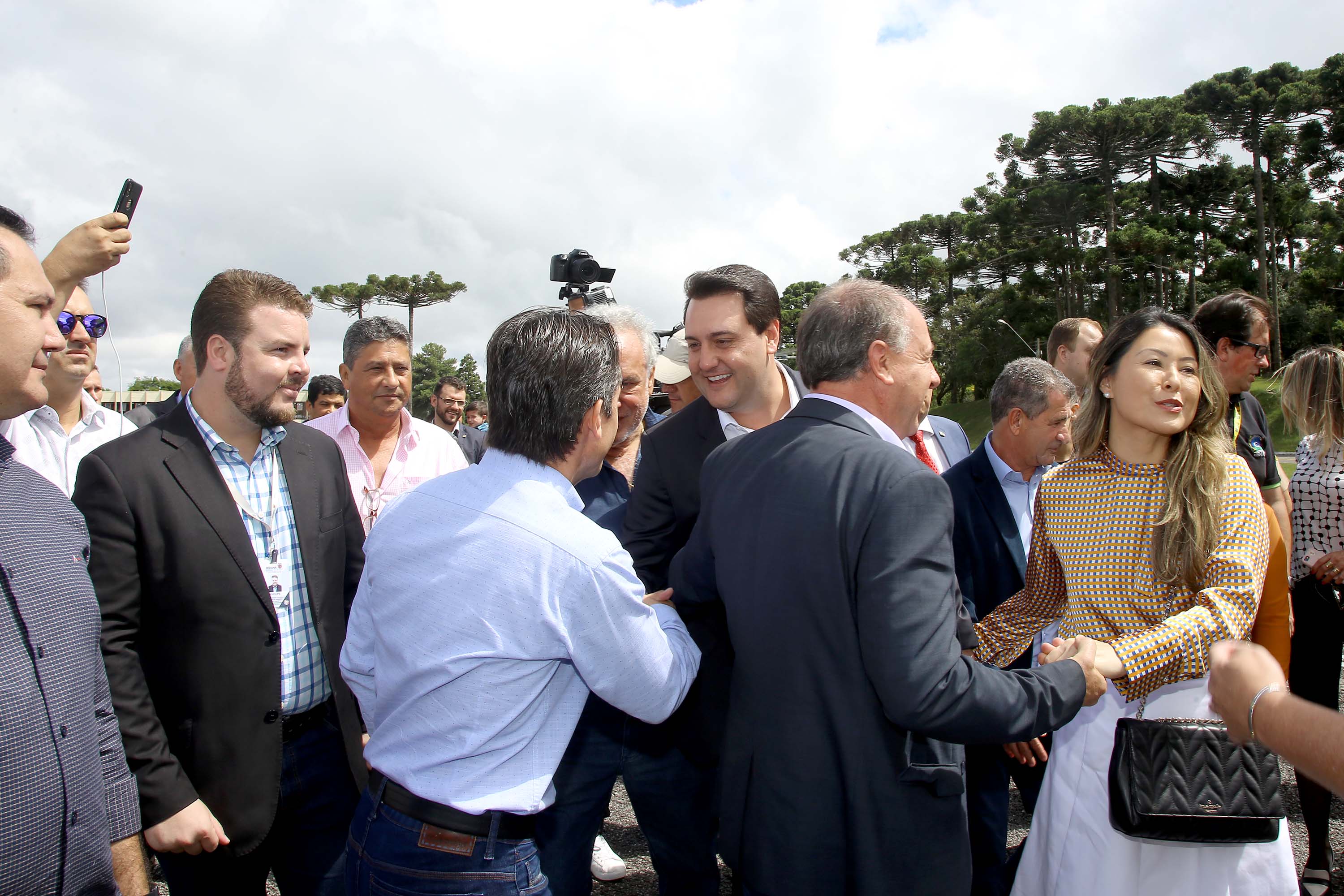 A Rede de Proteção Social e Especial Básica do Paraná ganhou reforço nesta sexta-feira (07), com o repasse de 222 carros e 15 micro-ônibus para 167 municípios do Estado