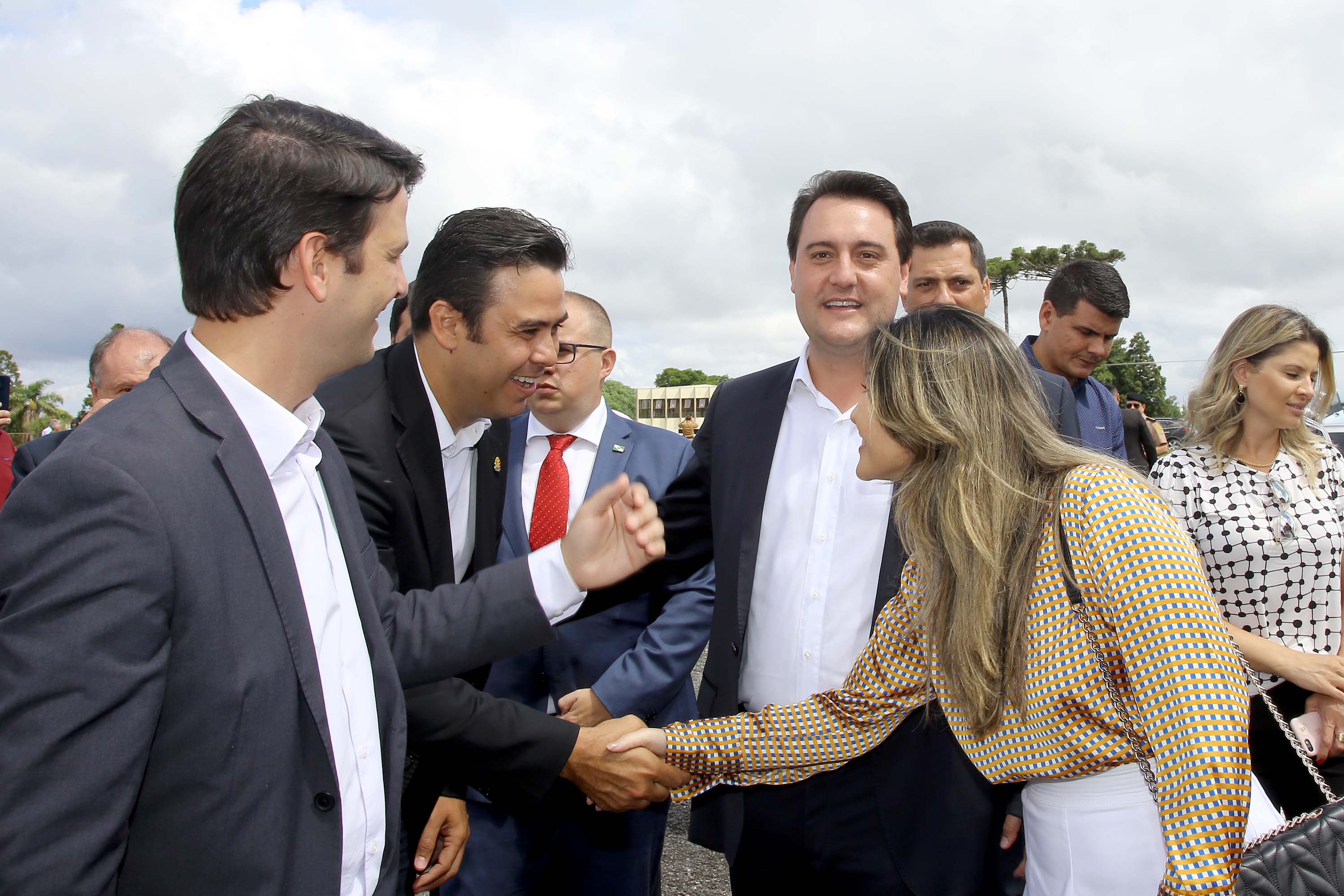 A Rede de Proteção Social e Especial Básica do Paraná ganhou reforço nesta sexta-feira (07), com o repasse de 222 carros e 15 micro-ônibus para 167 municípios do Estado