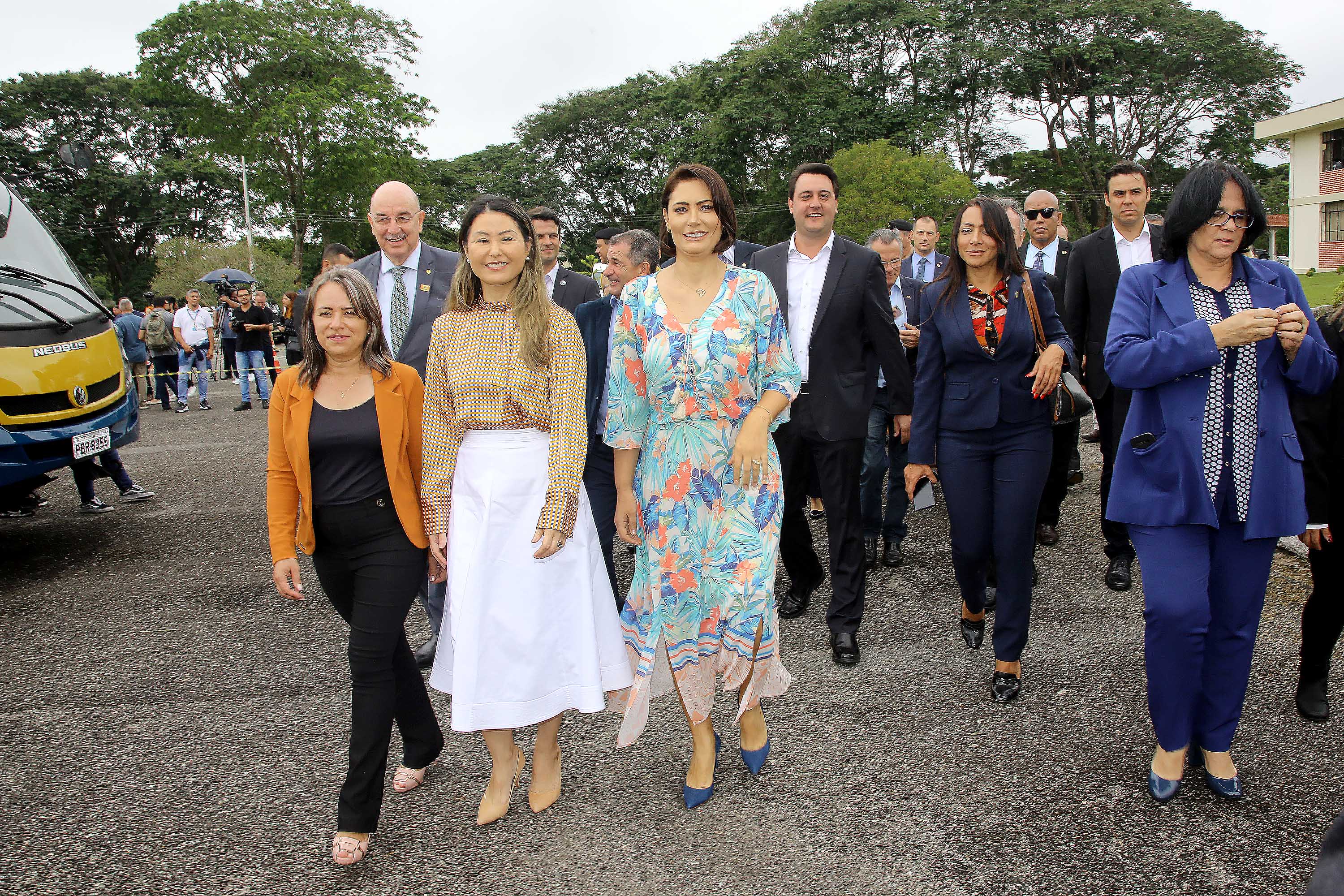 A Rede de Proteção Social e Especial Básica do Paraná ganhou reforço nesta sexta-feira (07), com o repasse de 222 carros e 15 micro-ônibus para 167 municípios do Estado