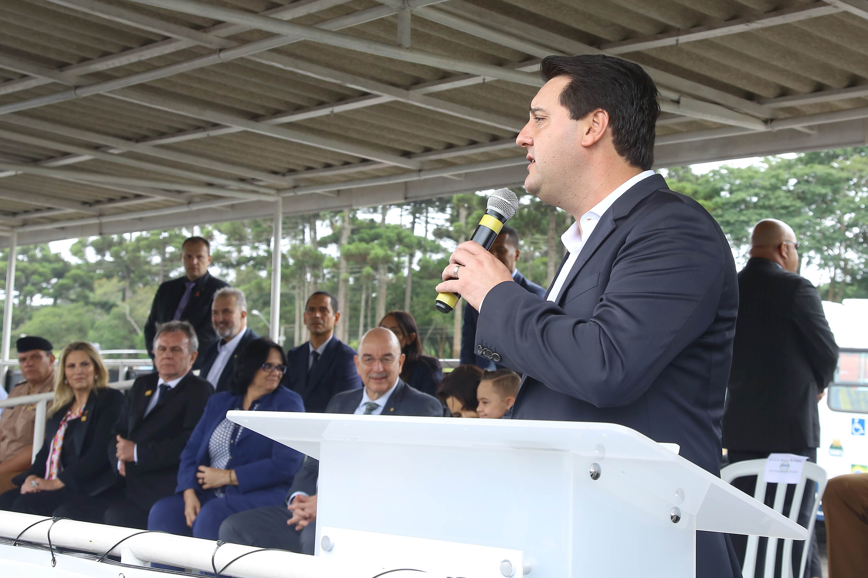 A Rede de Proteção Social e Especial Básica do Paraná ganhou reforço nesta sexta-feira (07), com o repasse de 222 carros e 15 micro-ônibus para 167 municípios do Estado
