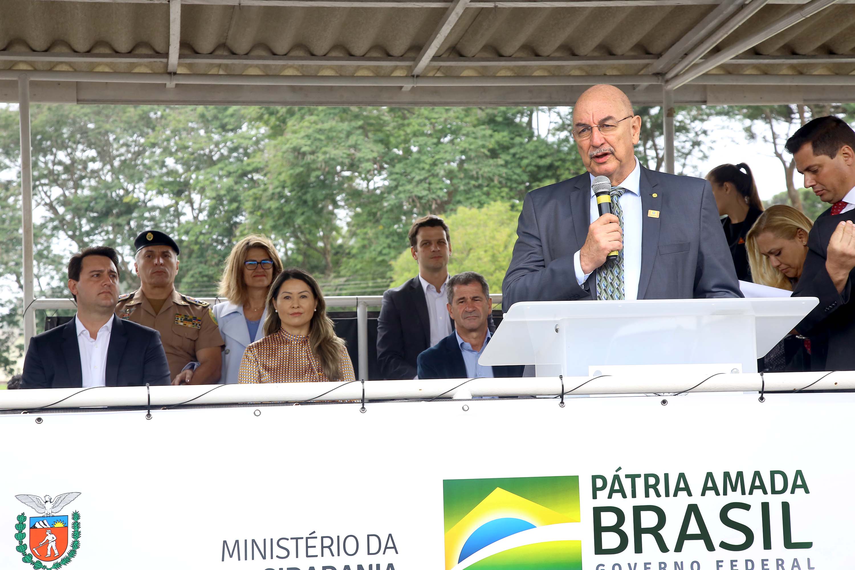A Rede de Proteção Social e Especial Básica do Paraná ganhou reforço nesta sexta-feira (07), com o repasse de 222 carros e 15 micro-ônibus para 167 municípios do Estado