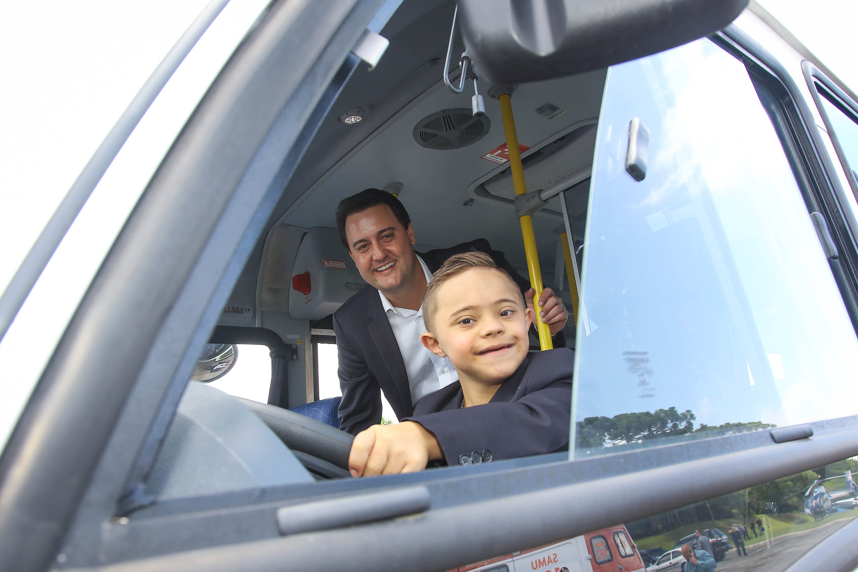 A Rede de Proteção Social e Especial Básica do Paraná ganhou reforço nesta sexta-feira (07), com o repasse de 222 carros e 15 micro-ônibus para 167 municípios do Estado