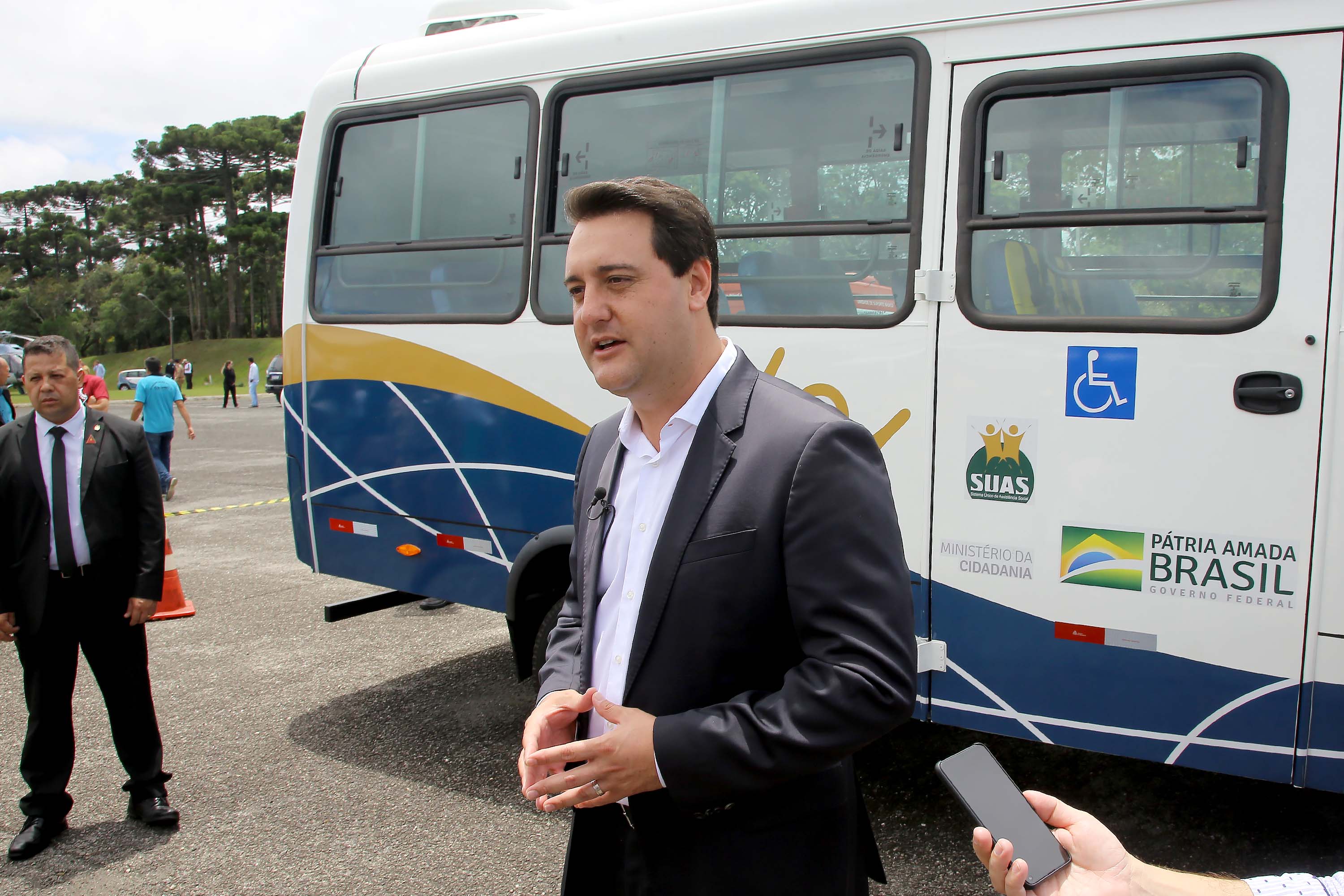 A Rede de Proteção Social e Especial Básica do Paraná ganhou reforço nesta sexta-feira (07), com o repasse de 222 carros e 15 micro-ônibus para 167 municípios do Estado