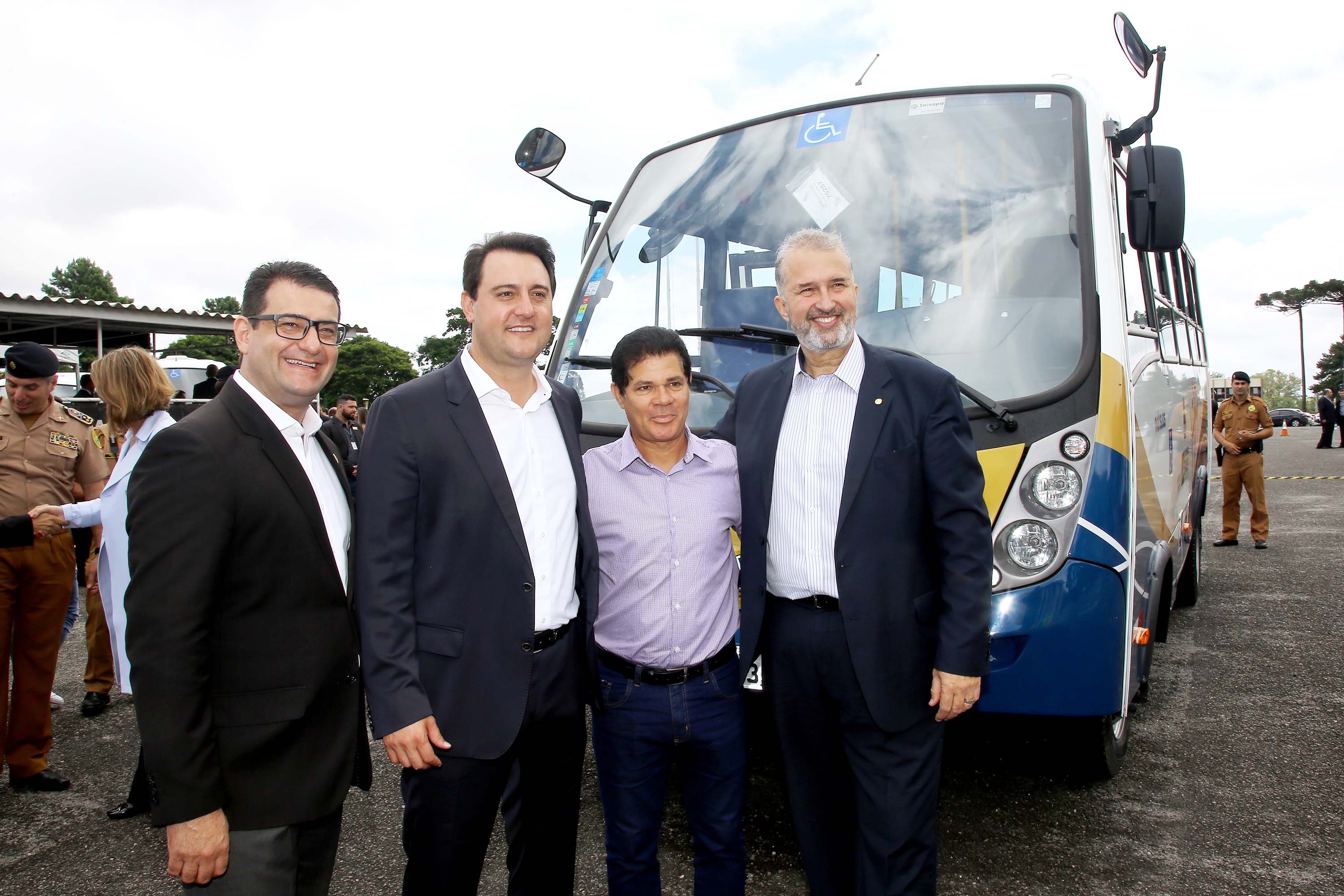 A Rede de Proteção Social e Especial Básica do Paraná ganhou reforço nesta sexta-feira (07), com o repasse de 222 carros e 15 micro-ônibus para 167 municípios do Estado