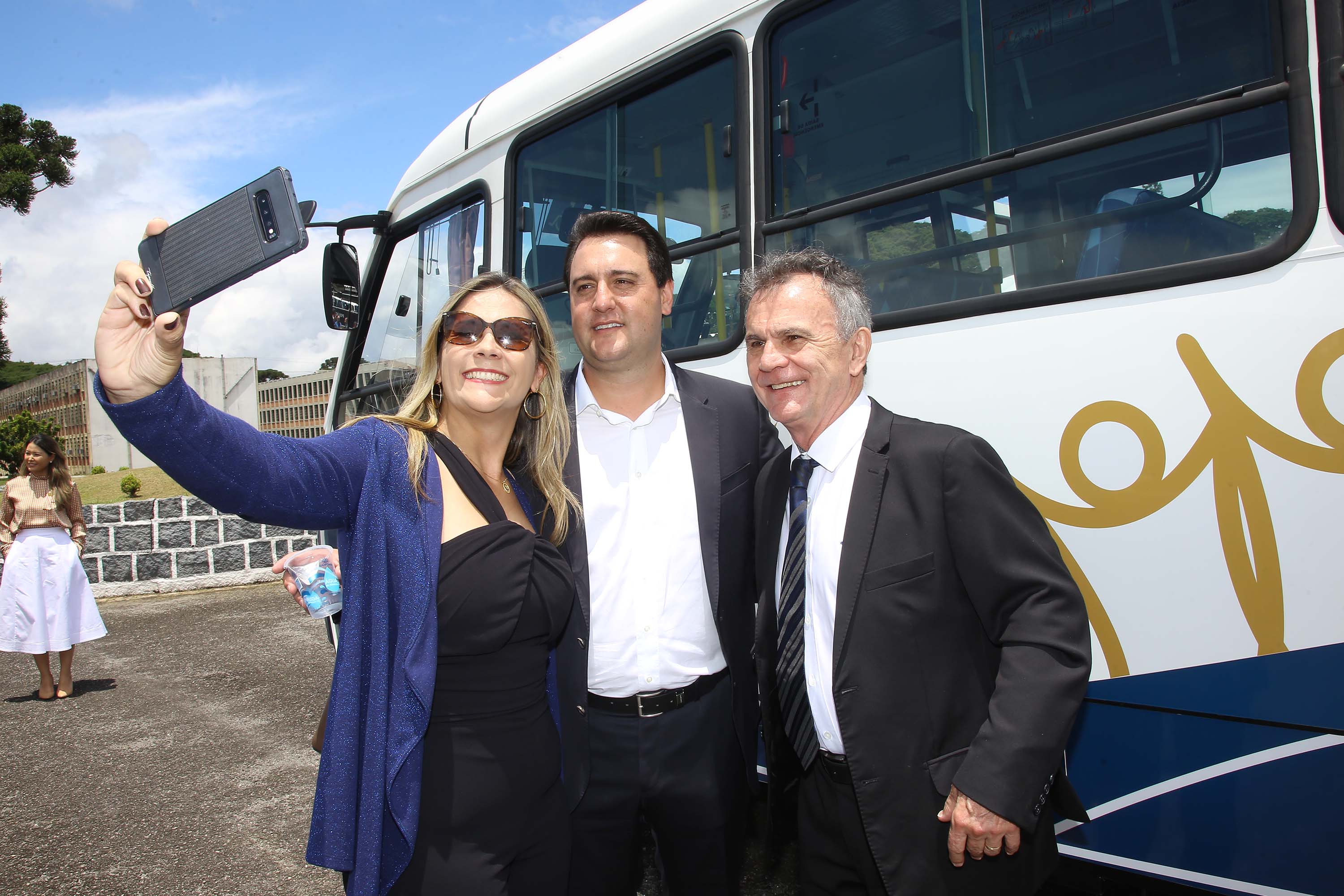 A Rede de Proteção Social e Especial Básica do Paraná ganhou reforço nesta sexta-feira (07), com o repasse de 222 carros e 15 micro-ônibus para 167 municípios do Estado