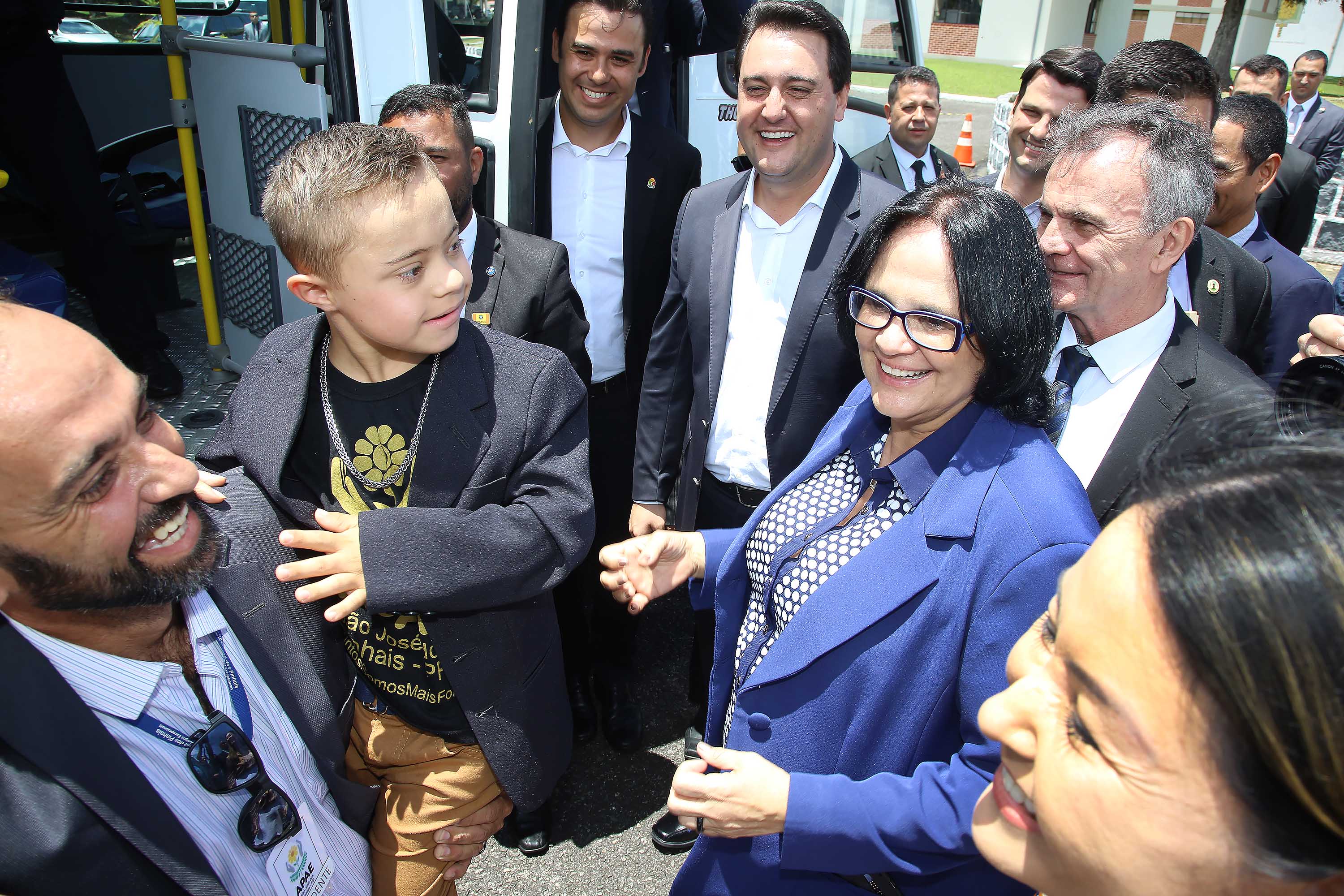 A Rede de Proteção Social e Especial Básica do Paraná ganhou reforço nesta sexta-feira (07), com o repasse de 222 carros e 15 micro-ônibus para 167 municípios do Estado