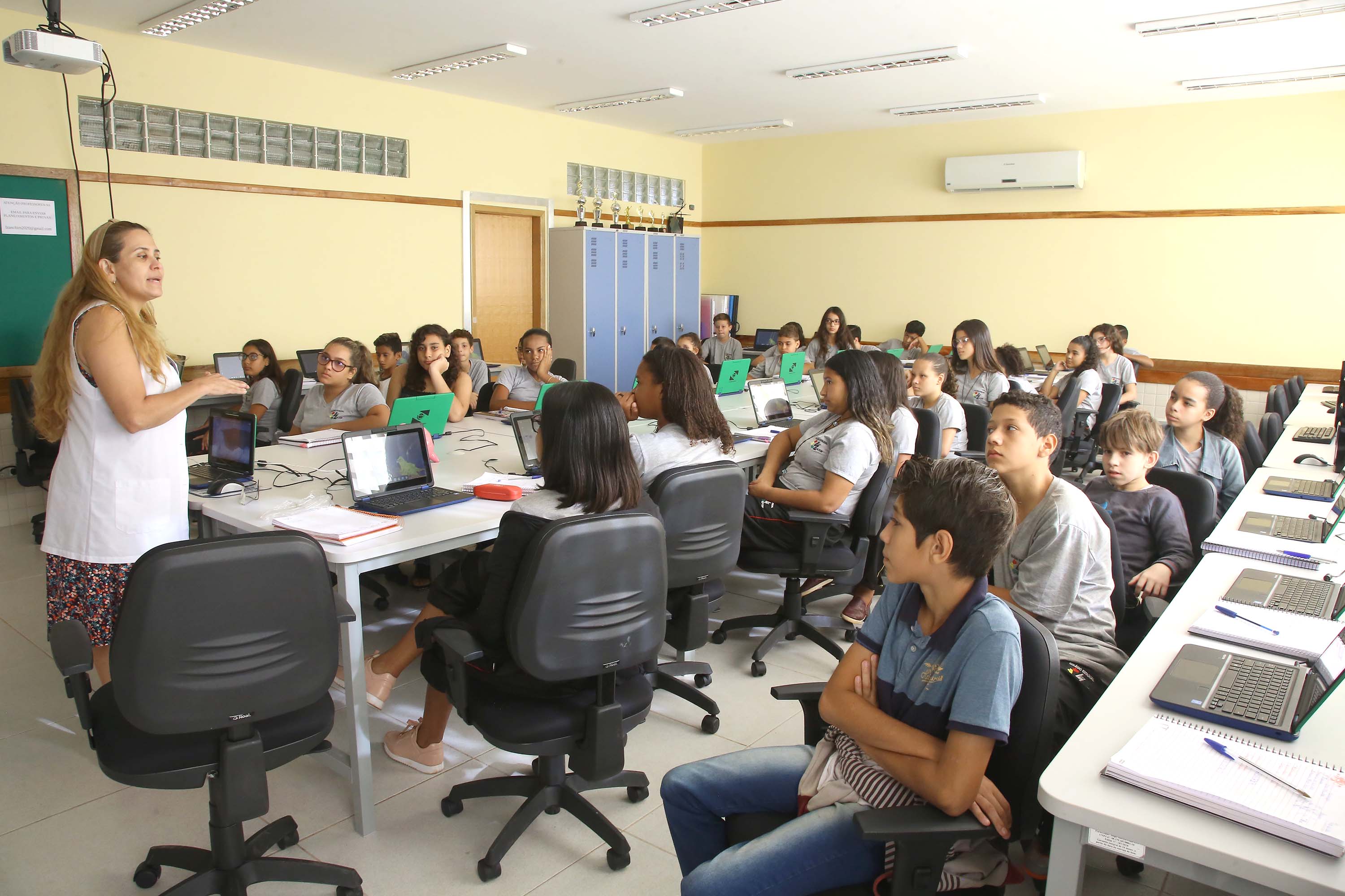 Cerca de 1.100 estudantes do Ensino Fundamental e Ensino Médio, de Sarandi, Noroeste do Paraná, são beneficiados com a nova estrutura da Escola Estadual Vereador Luiz Zanchim, inaugurada nesta sexta-feira (14), pelo governador Carlos Massa Ratinho Junior. - Sarandi, 14/02/2020 - Foto: Jaelson Lucas/AEN