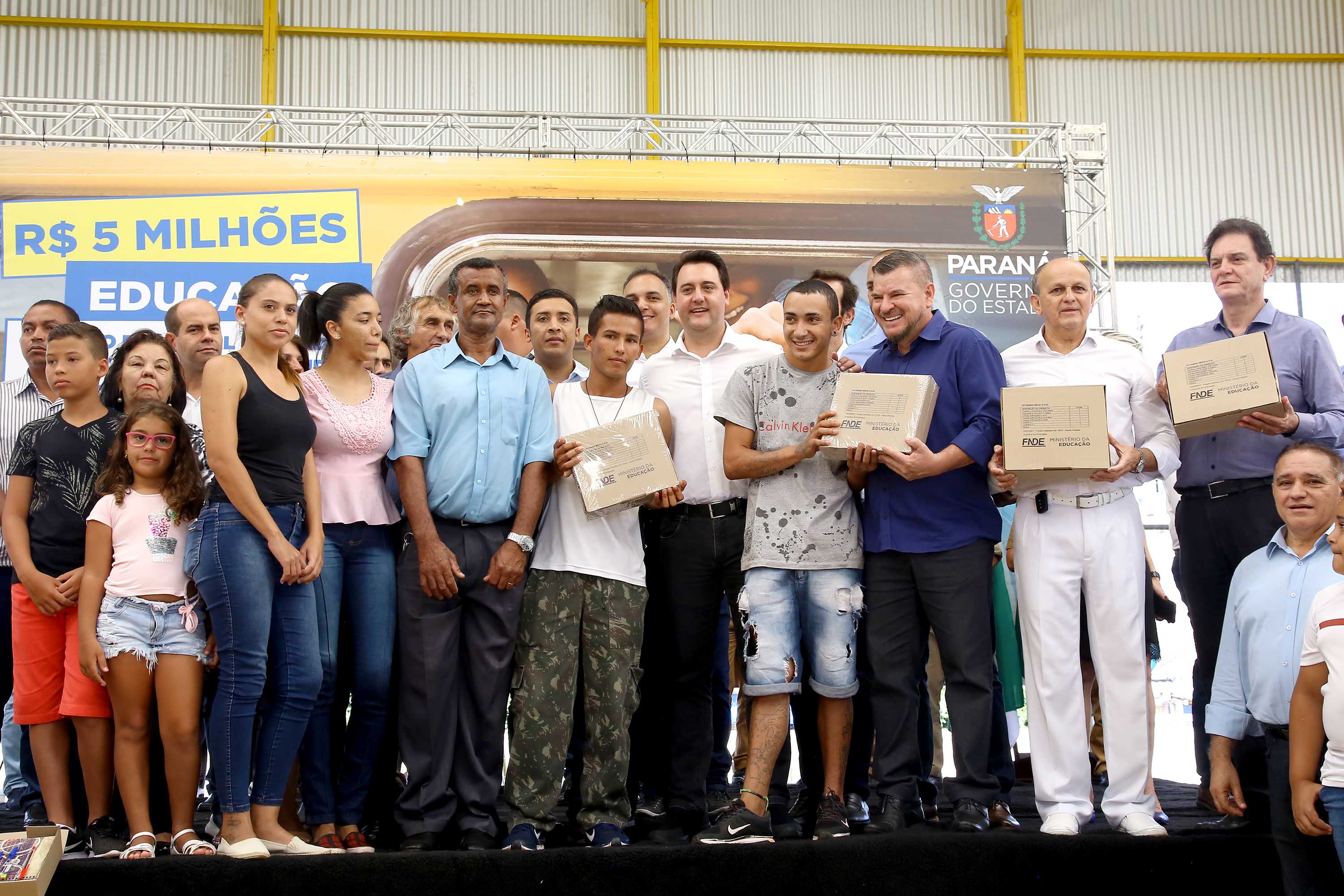 Cerca de 1.100 estudantes do Ensino Fundamental e Ensino Médio, de Sarandi, Noroeste do Paraná, são beneficiados com a nova estrutura da Escola Estadual Vereador Luiz Zanchim, inaugurada nesta sexta-feira (14), pelo governador Carlos Massa Ratinho Junior. - Sarandi, 14/02/2020 - Foto: Jaelson Lucas/AEN