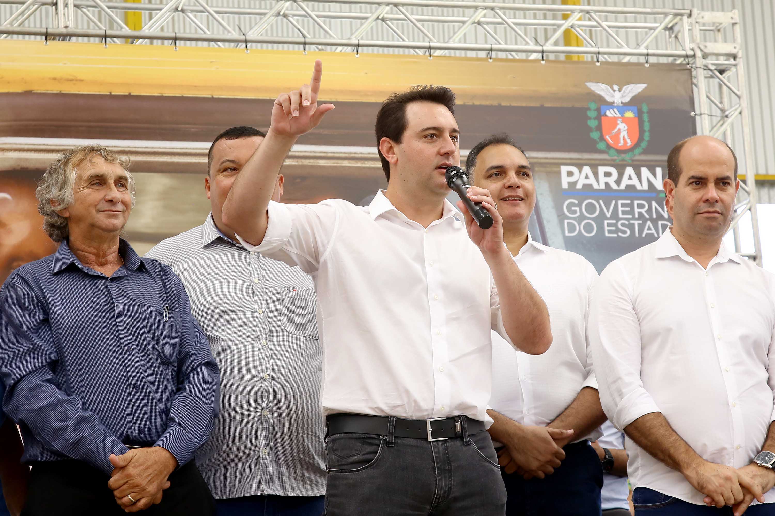 Cerca de 1.100 estudantes do Ensino Fundamental e Ensino Médio, de Sarandi, Noroeste do Paraná, são beneficiados com a nova estrutura da Escola Estadual Vereador Luiz Zanchim, inaugurada nesta sexta-feira (14), pelo governador Carlos Massa Ratinho Junior. - Sarandi, 14/02/2020 - Foto: Jaelson Lucas/AEN