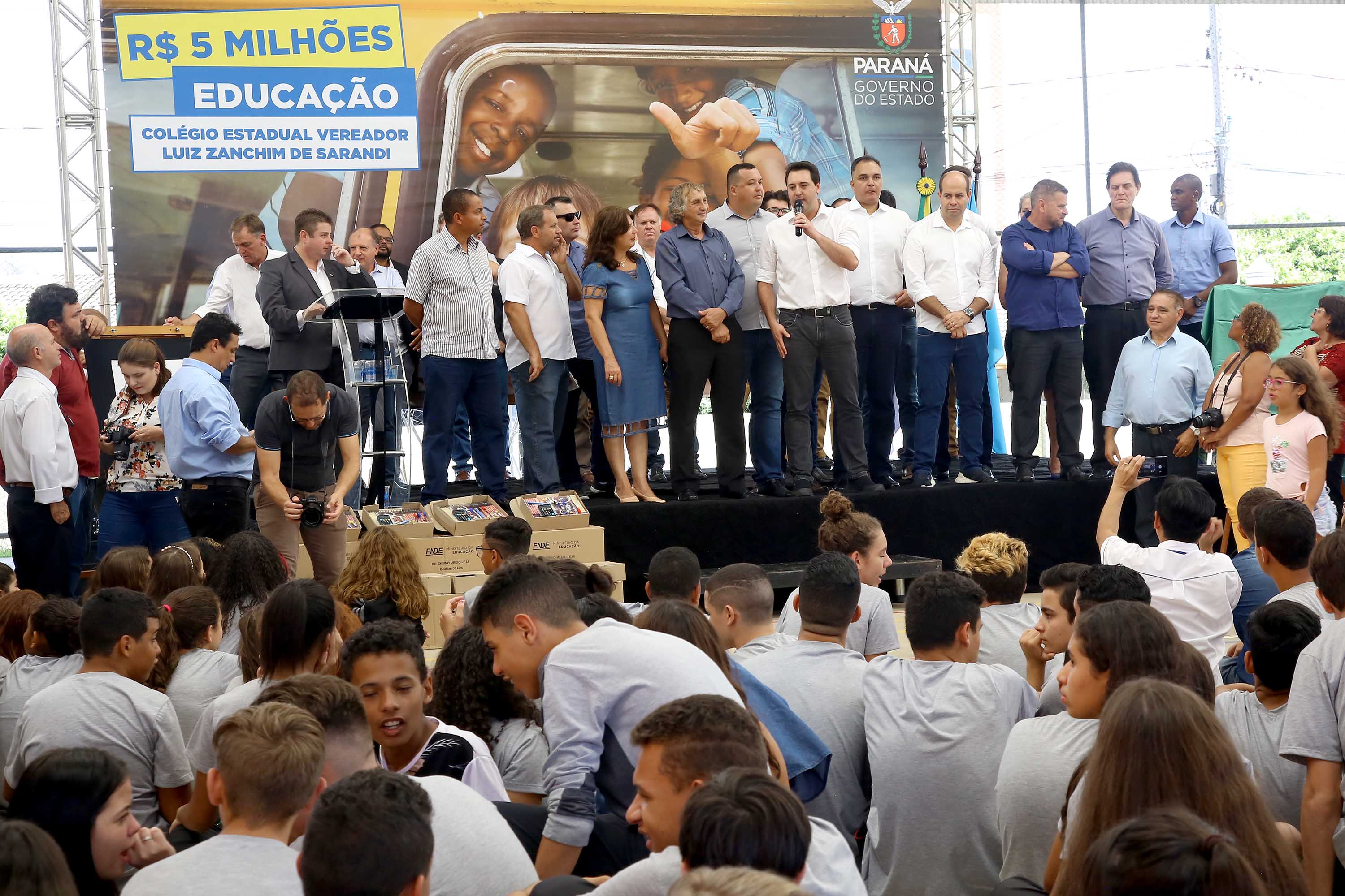 Cerca de 1.100 estudantes do Ensino Fundamental e Ensino Médio, de Sarandi, Noroeste do Paraná, são beneficiados com a nova estrutura da Escola Estadual Vereador Luiz Zanchim, inaugurada nesta sexta-feira (14), pelo governador Carlos Massa Ratinho Junior. - Sarandi, 14/02/2020 - Foto: Jaelson Lucas/AEN