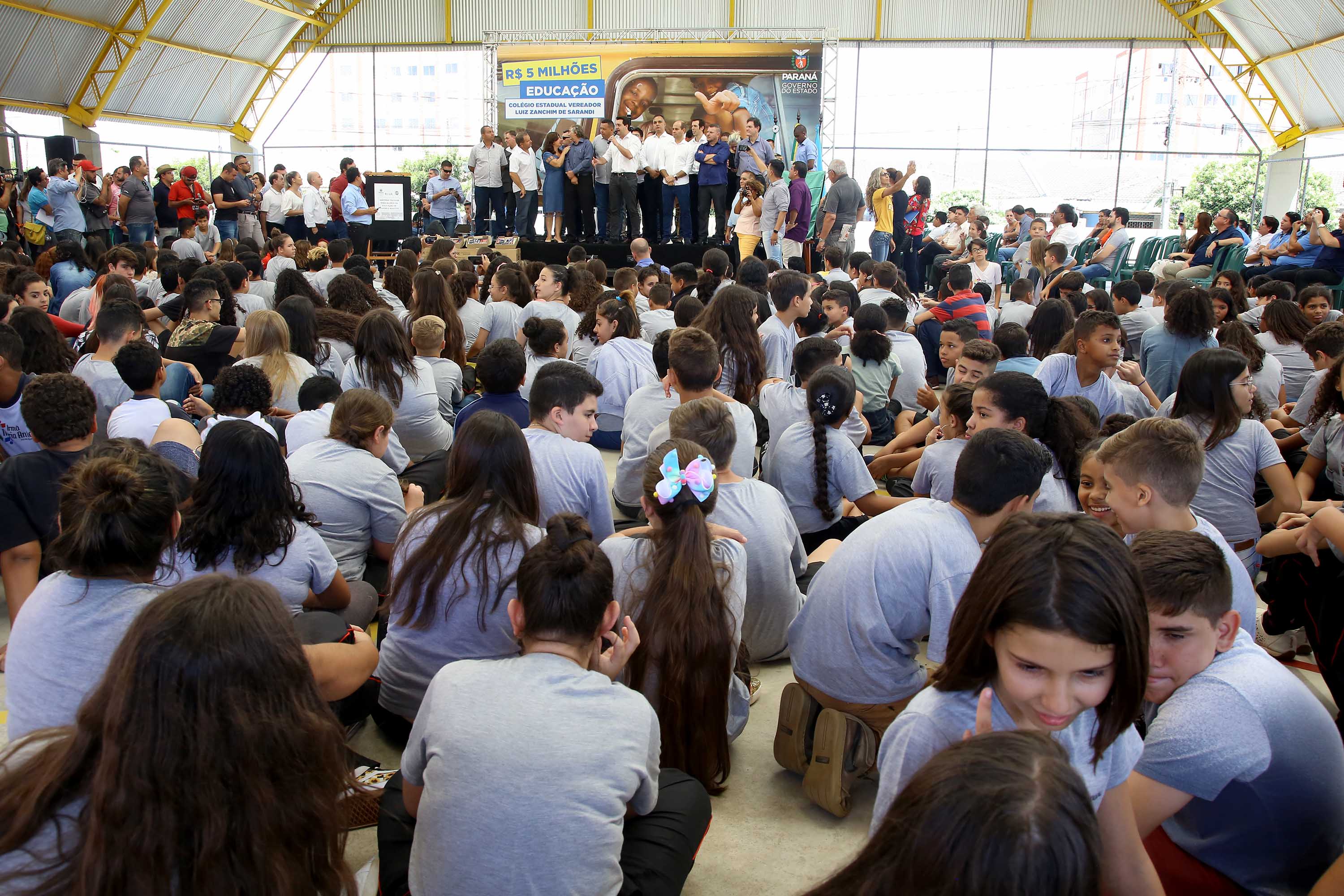 Cerca de 1.100 estudantes do Ensino Fundamental e Ensino Médio, de Sarandi, Noroeste do Paraná, são beneficiados com a nova estrutura da Escola Estadual Vereador Luiz Zanchim, inaugurada nesta sexta-feira (14), pelo governador Carlos Massa Ratinho Junior. - Sarandi, 14/02/2020 - Foto: Jaelson Lucas/AEN