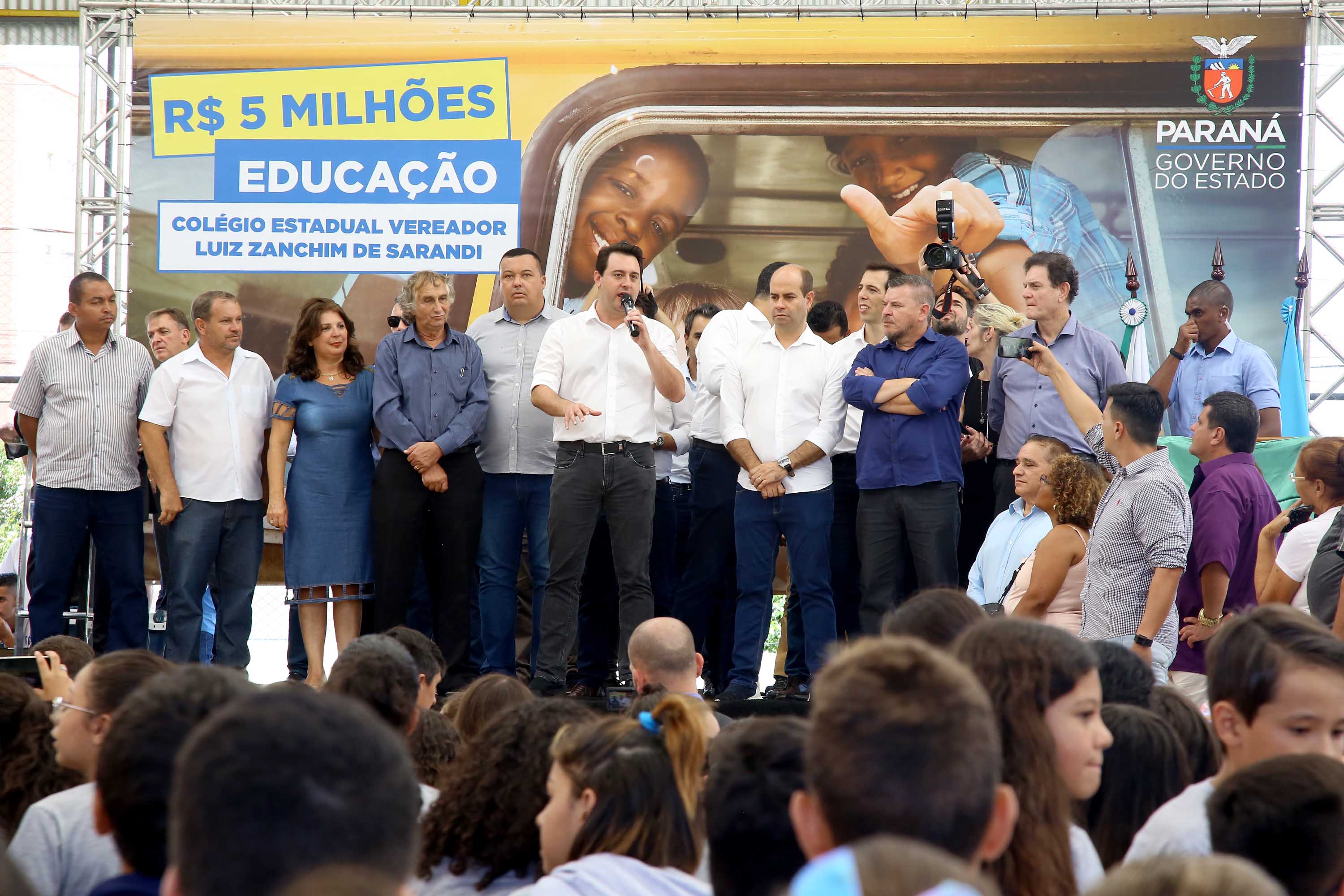 Cerca de 1.100 estudantes do Ensino Fundamental e Ensino Médio, de Sarandi, Noroeste do Paraná, são beneficiados com a nova estrutura da Escola Estadual Vereador Luiz Zanchim, inaugurada nesta sexta-feira (14), pelo governador Carlos Massa Ratinho Junior. - Sarandi, 14/02/2020 - Foto: Jaelson Lucas/AEN