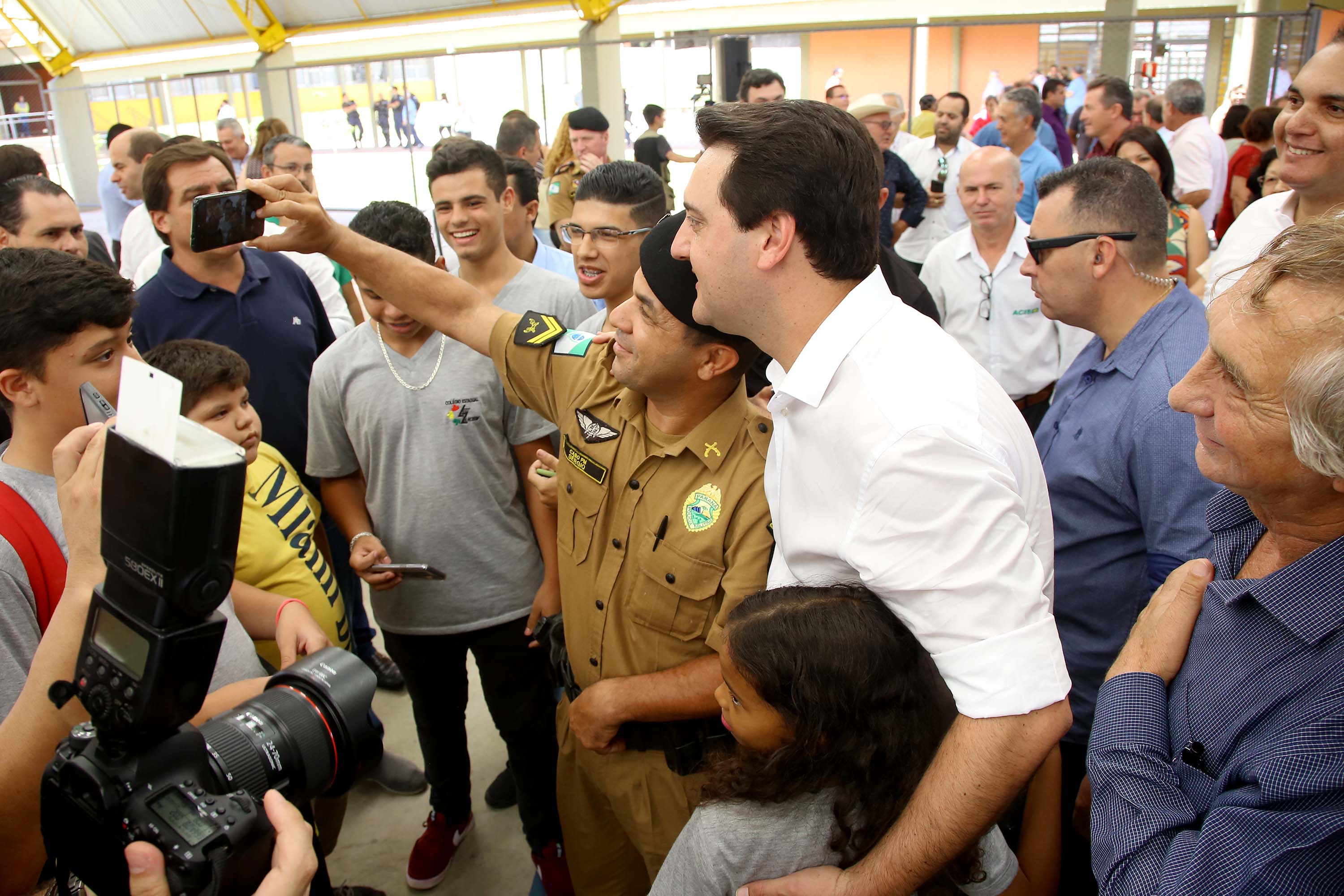 Cerca de 1.100 estudantes do Ensino Fundamental e Ensino Médio, de Sarandi, Noroeste do Paraná, são beneficiados com a nova estrutura da Escola Estadual Vereador Luiz Zanchim, inaugurada nesta sexta-feira (14), pelo governador Carlos Massa Ratinho Junior. - Sarandi, 14/02/2020 - Foto: Jaelson Lucas/AEN