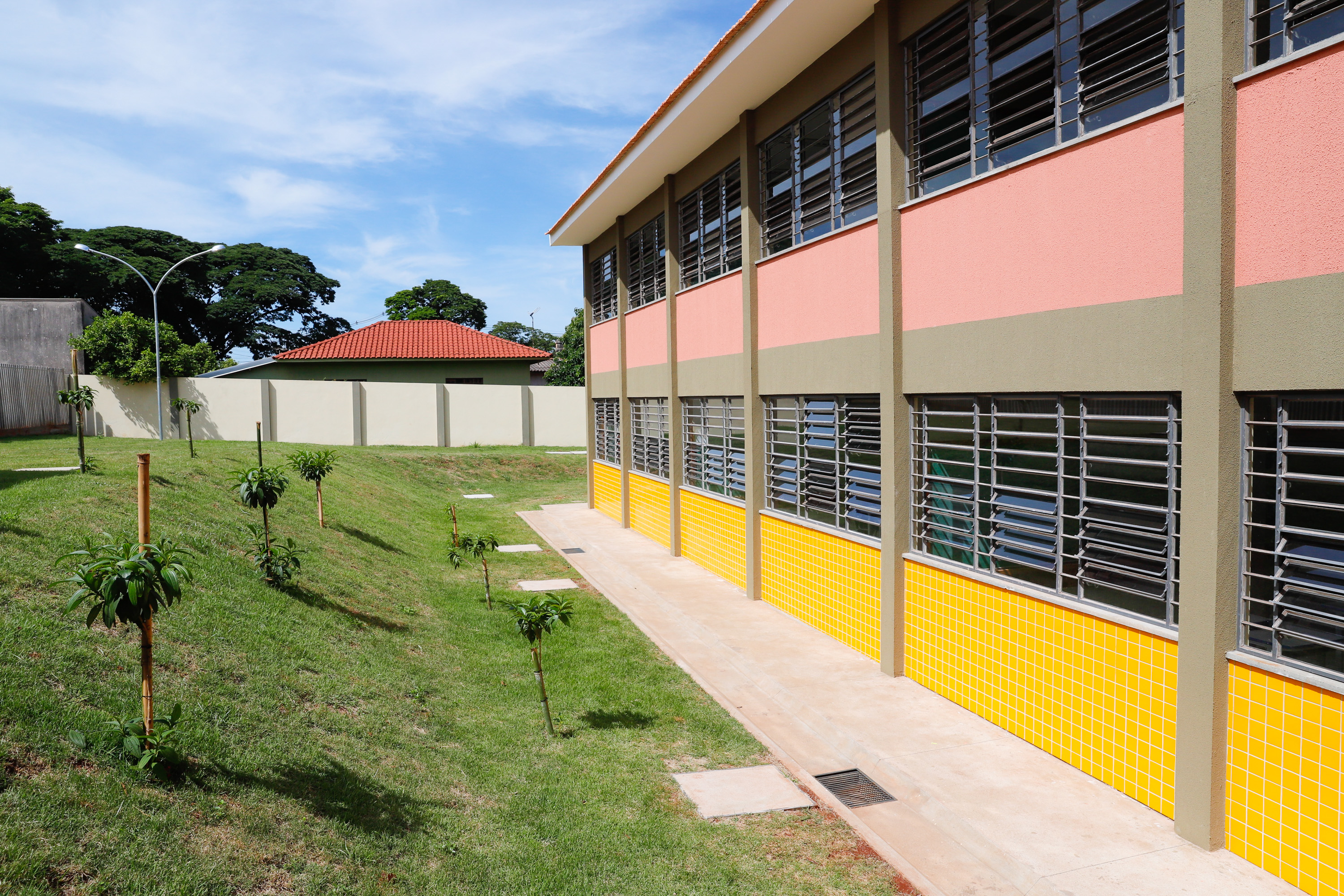 Cerca de 1.100 estudantes do Ensino Fundamental e Ensino Médio, de Sarandi, Noroeste do Paraná, são beneficiados com a nova estrutura da Escola Estadual Vereador Luiz Zanchim, inaugurada nesta sexta-feira (14), pelo governador Carlos Massa Ratinho Junior. - Sarandi, 14/02/2020 - Foto: Rodrigo Félix Leal/AEN